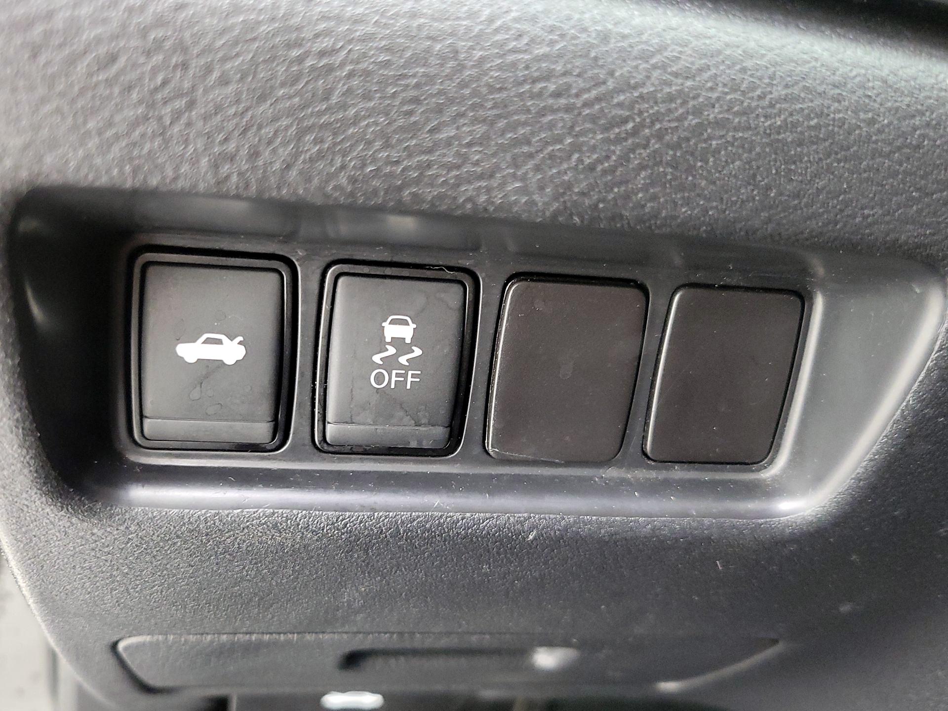 Thumbnail: 2017 Nissan Maxima - 13