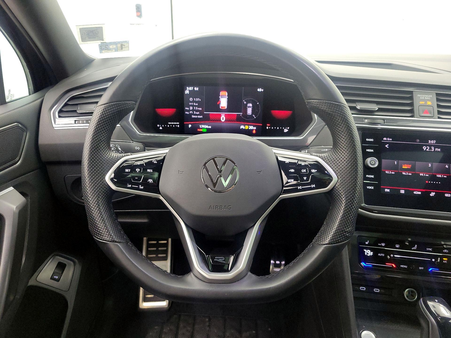 Thumbnail: 2022 Volkswagen Tiguan - 10