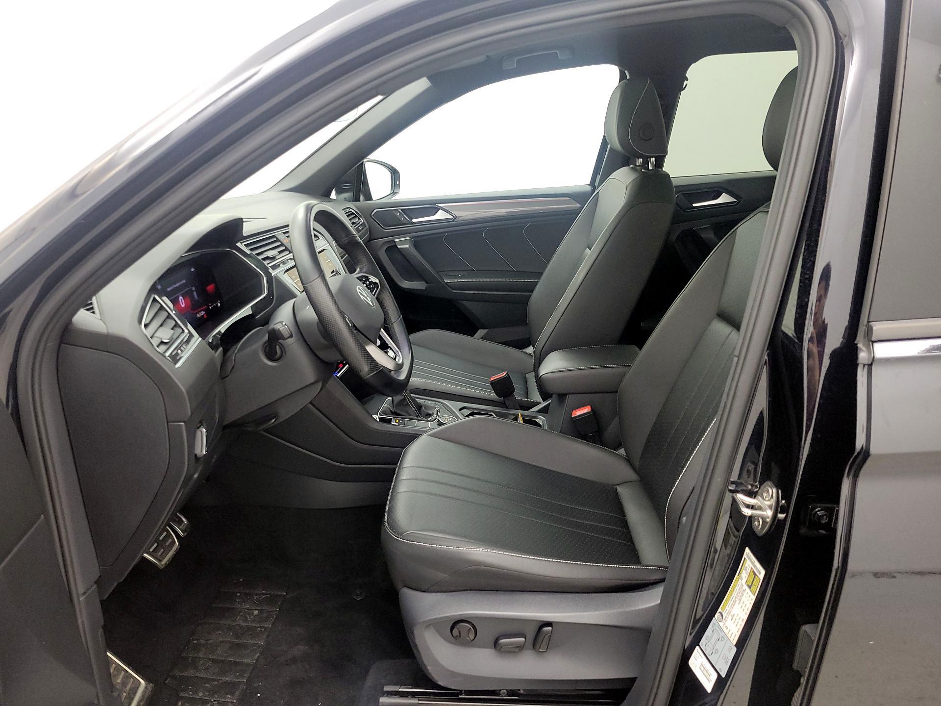 Thumbnail: 2022 Volkswagen Tiguan - 11