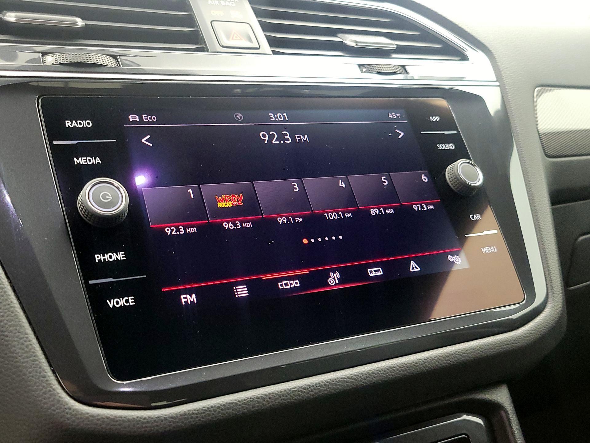 Thumbnail: 2022 Volkswagen Tiguan - 15