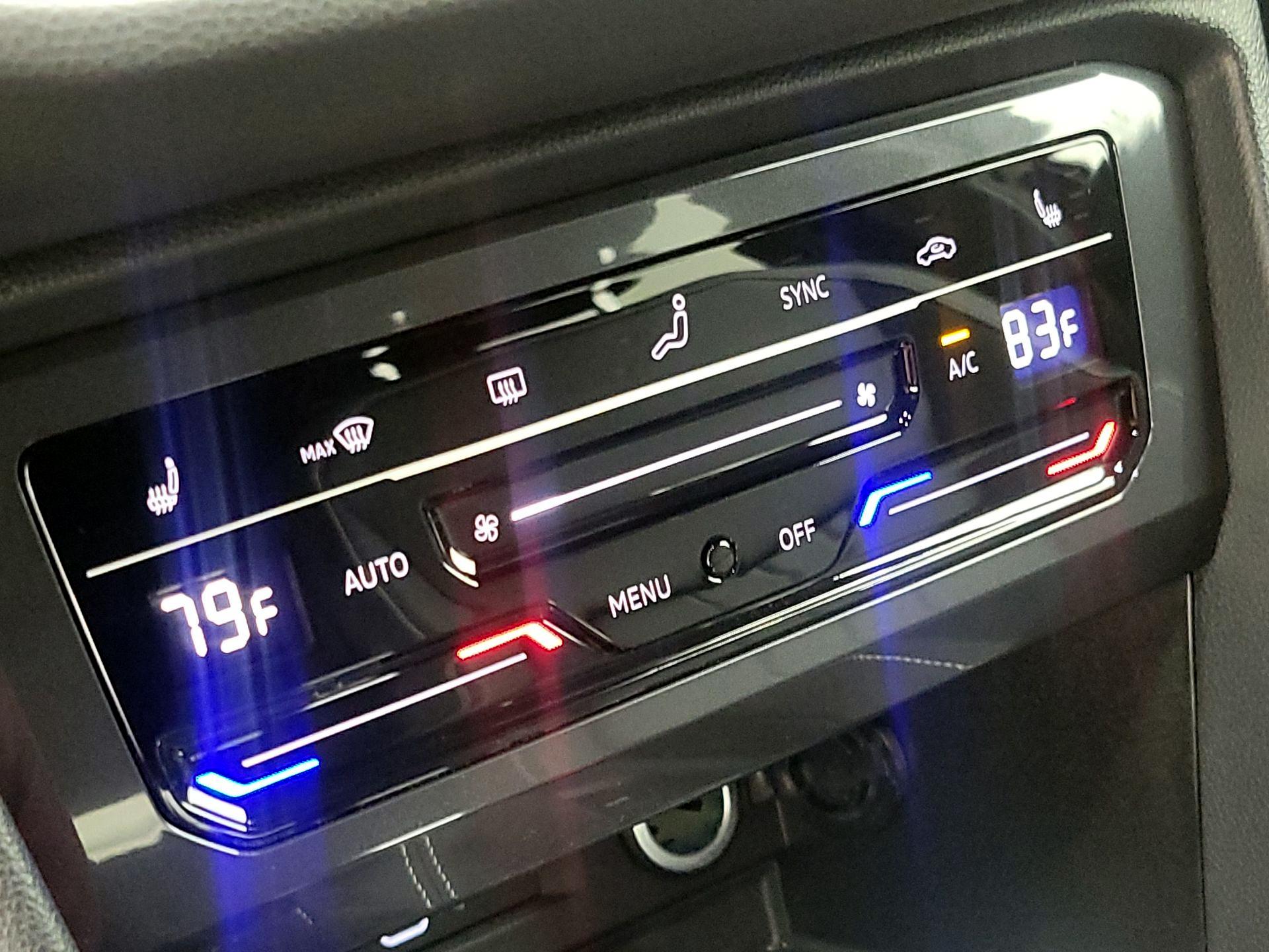 Thumbnail: 2022 Volkswagen Tiguan - 16