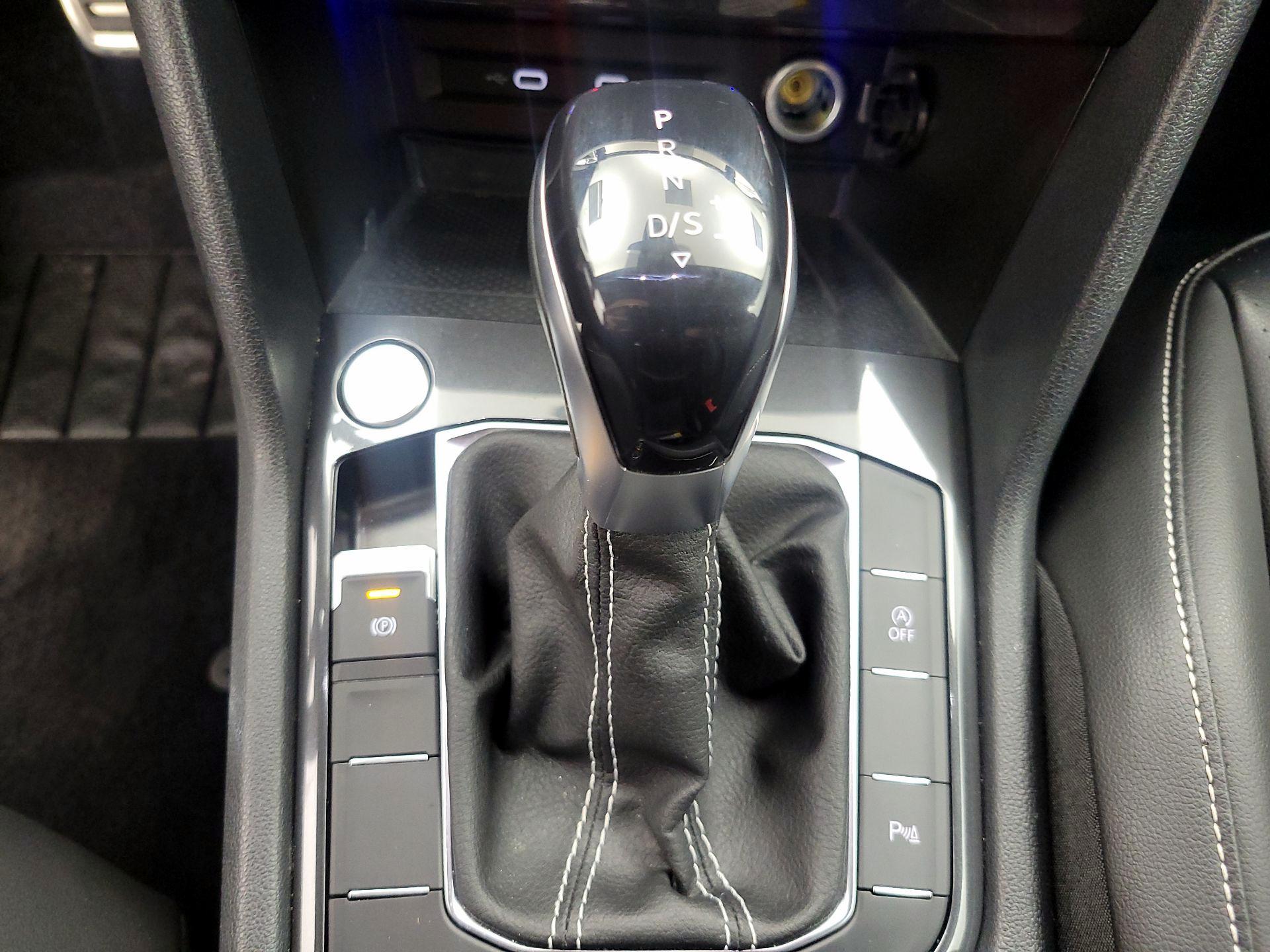 Thumbnail: 2022 Volkswagen Tiguan - 17