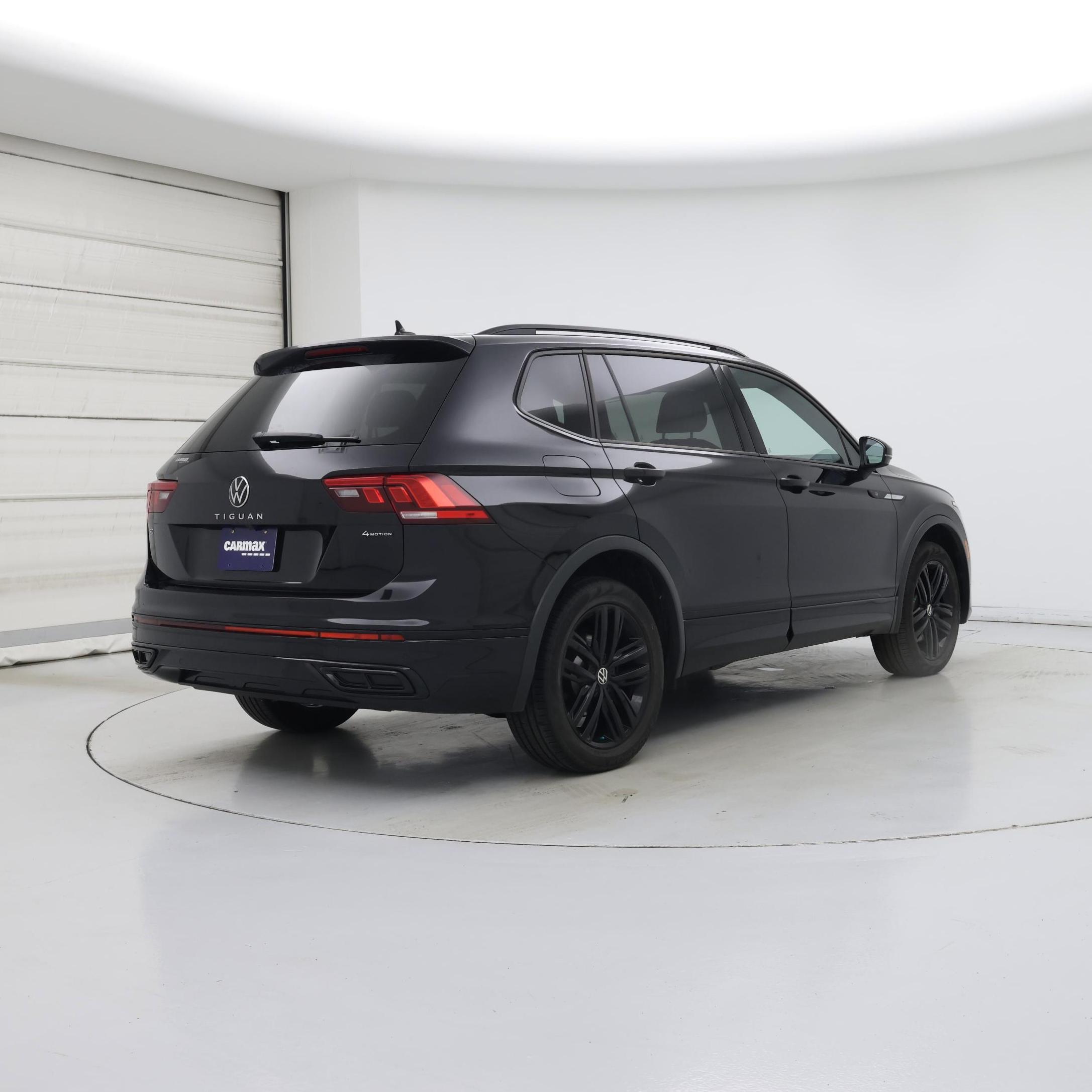 Thumbnail: 2022 Volkswagen Tiguan - 8