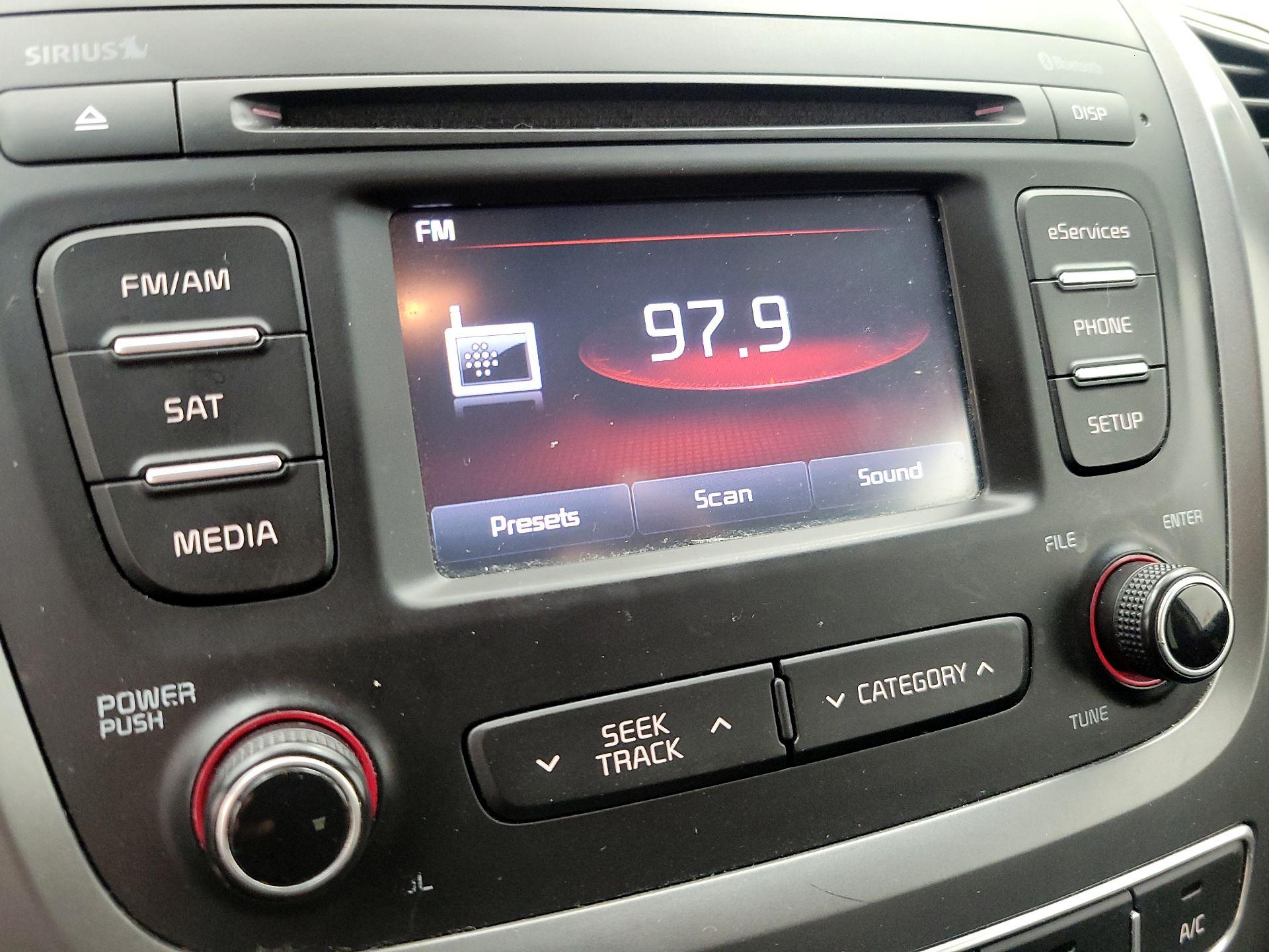 Thumbnail: 2015 Kia Sorento - 15