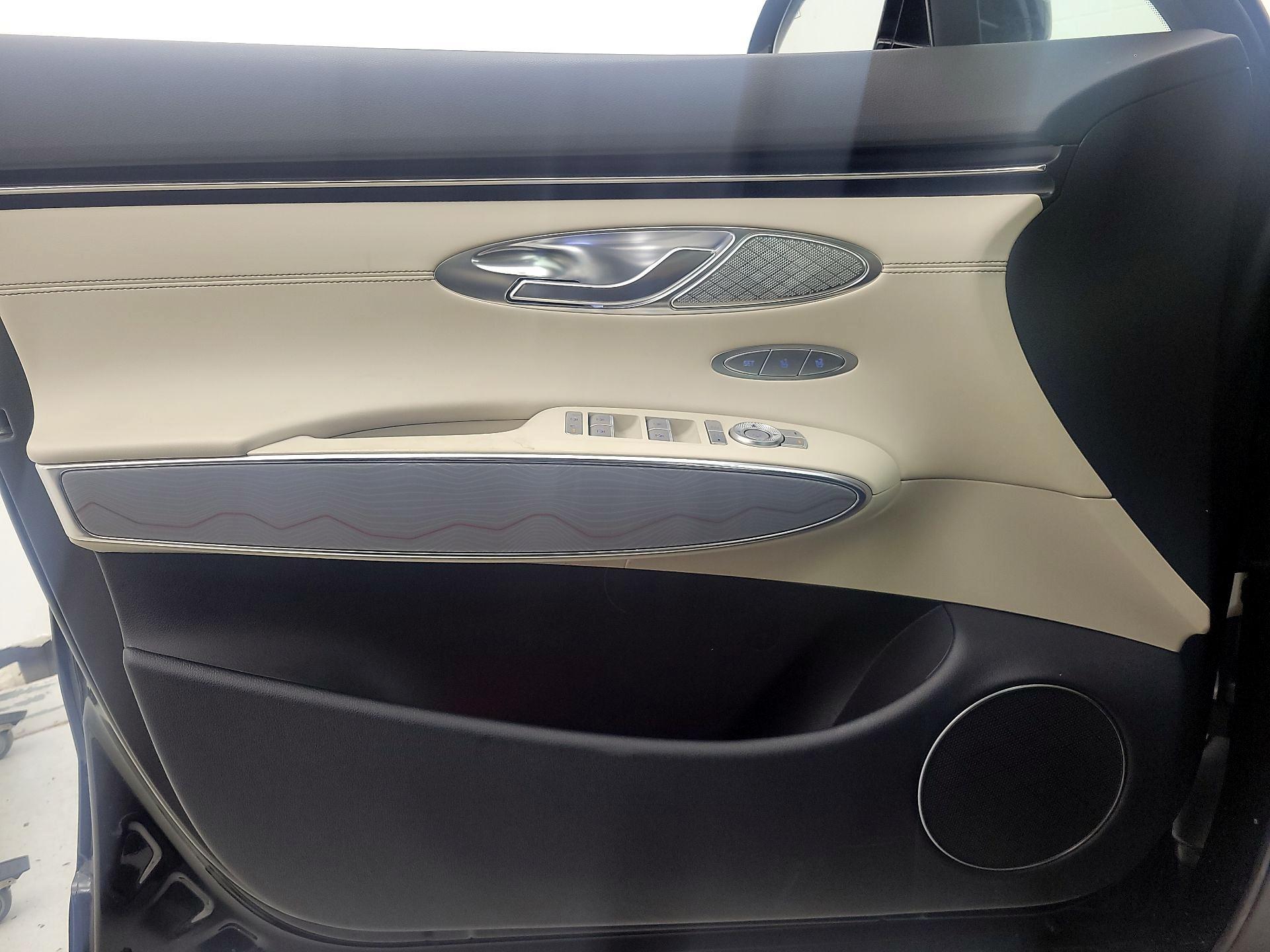 Thumbnail: 2024 Genesis GV70 - 12