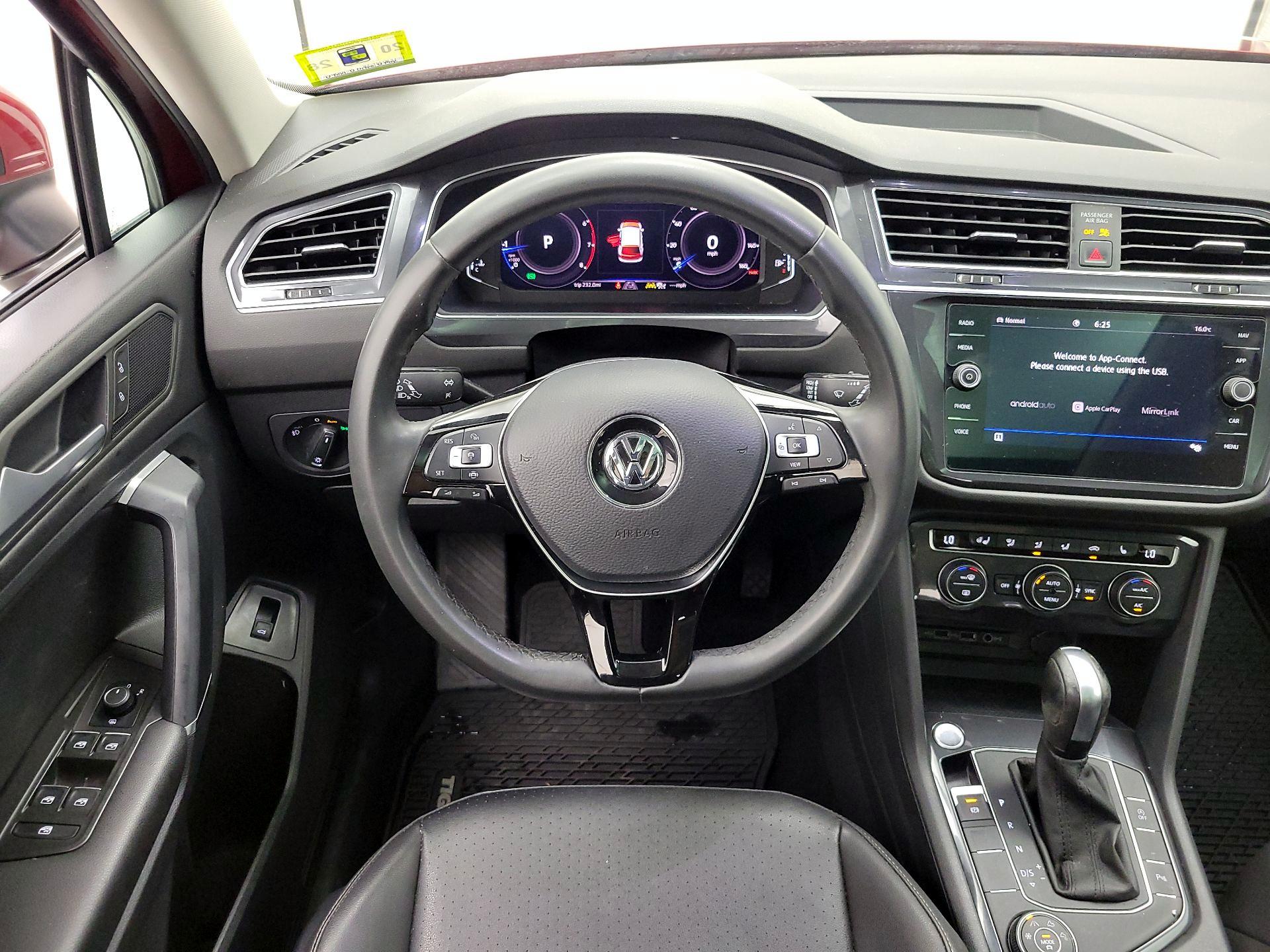 Thumbnail: 2020 Volkswagen Tiguan - 10