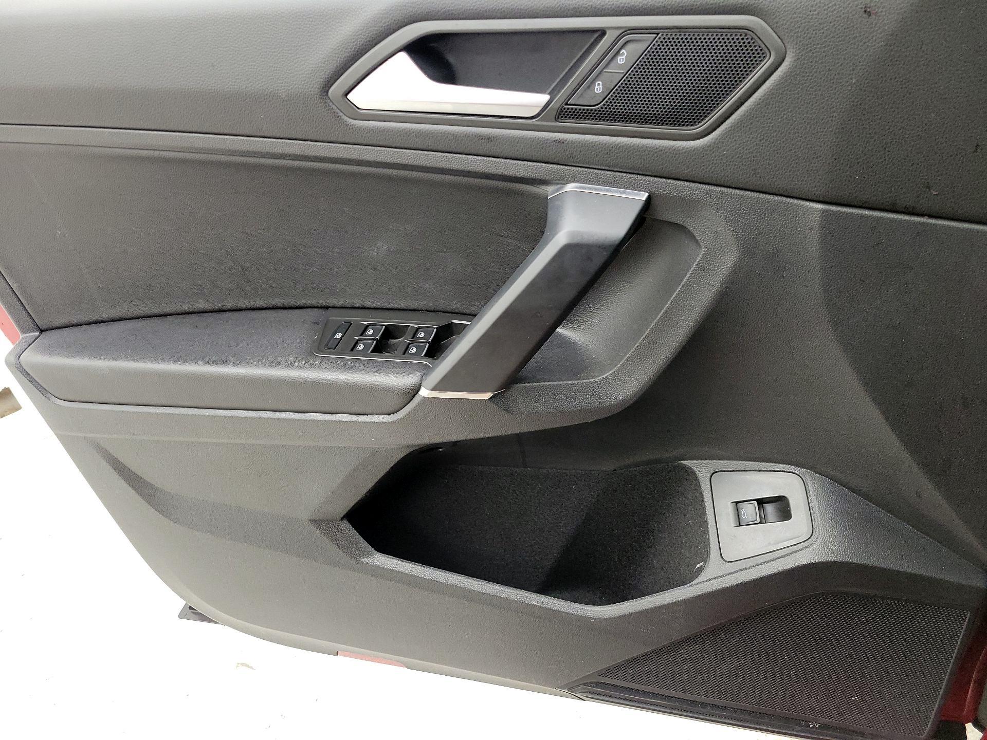 Thumbnail: 2020 Volkswagen Tiguan - 12