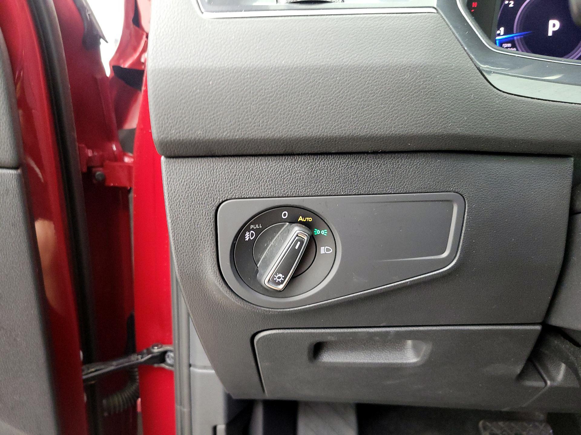 Thumbnail: 2020 Volkswagen Tiguan - 13