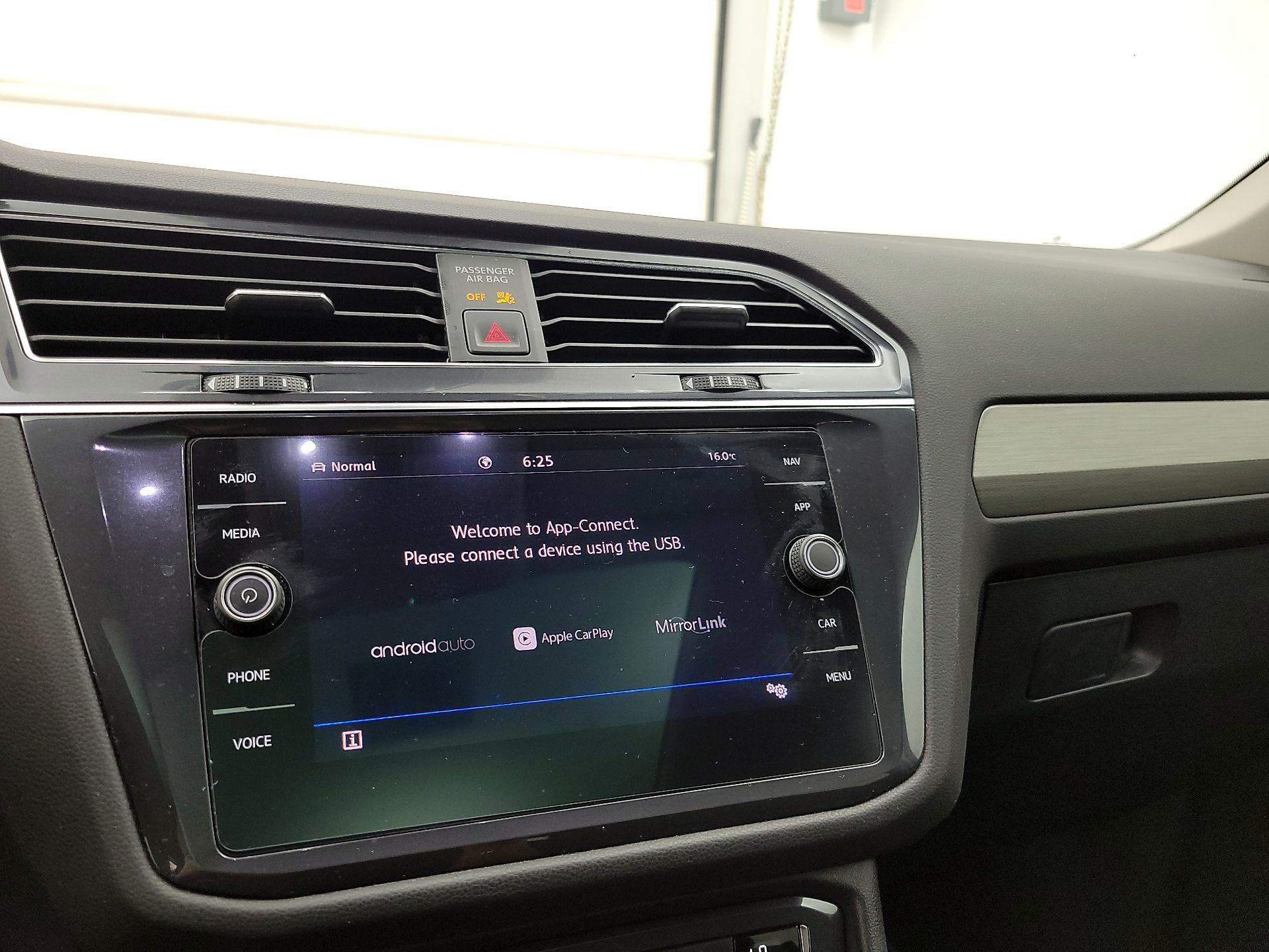 Thumbnail: 2020 Volkswagen Tiguan - 15