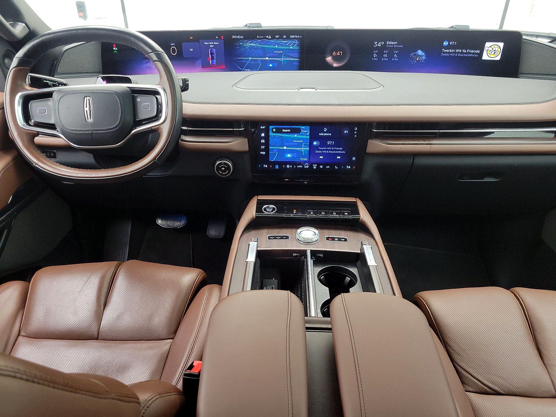 Thumbnail: 2025 Lincoln Navigator L - 9