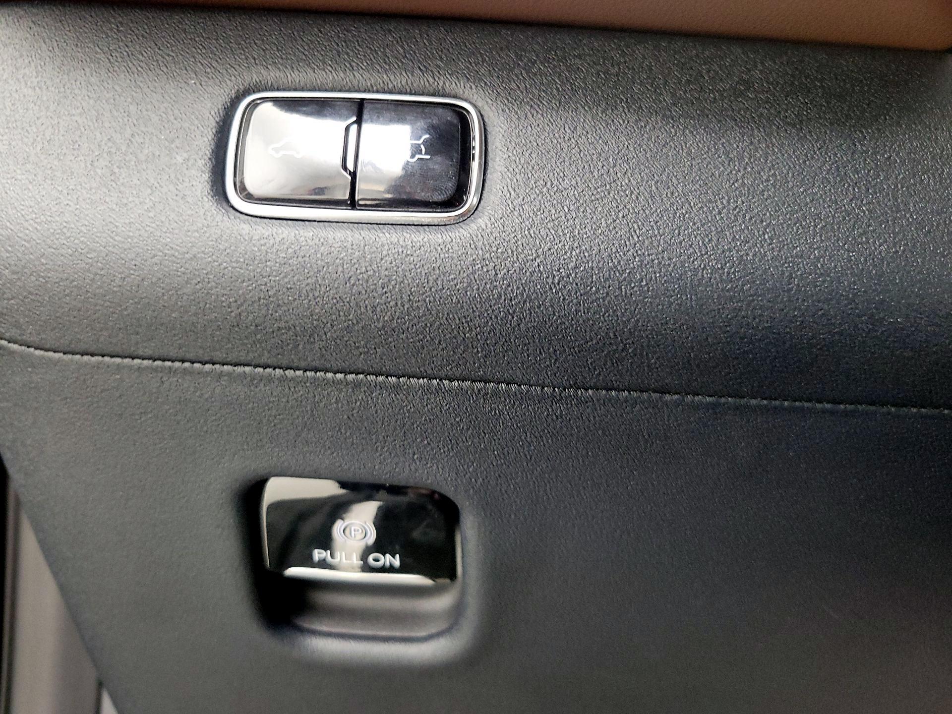 Thumbnail: 2025 Lincoln Navigator L - 13