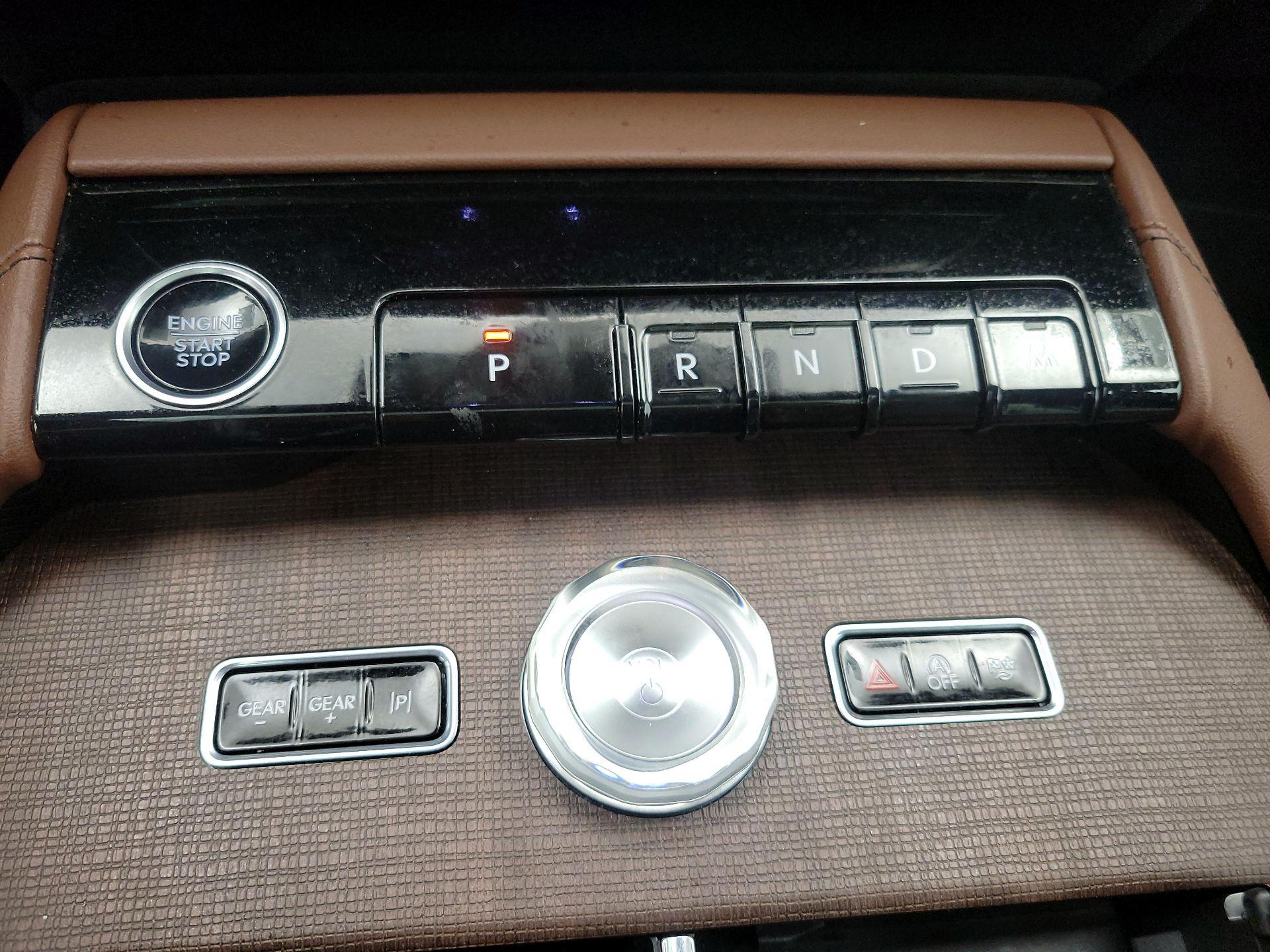 Thumbnail: 2025 Lincoln Navigator L - 18