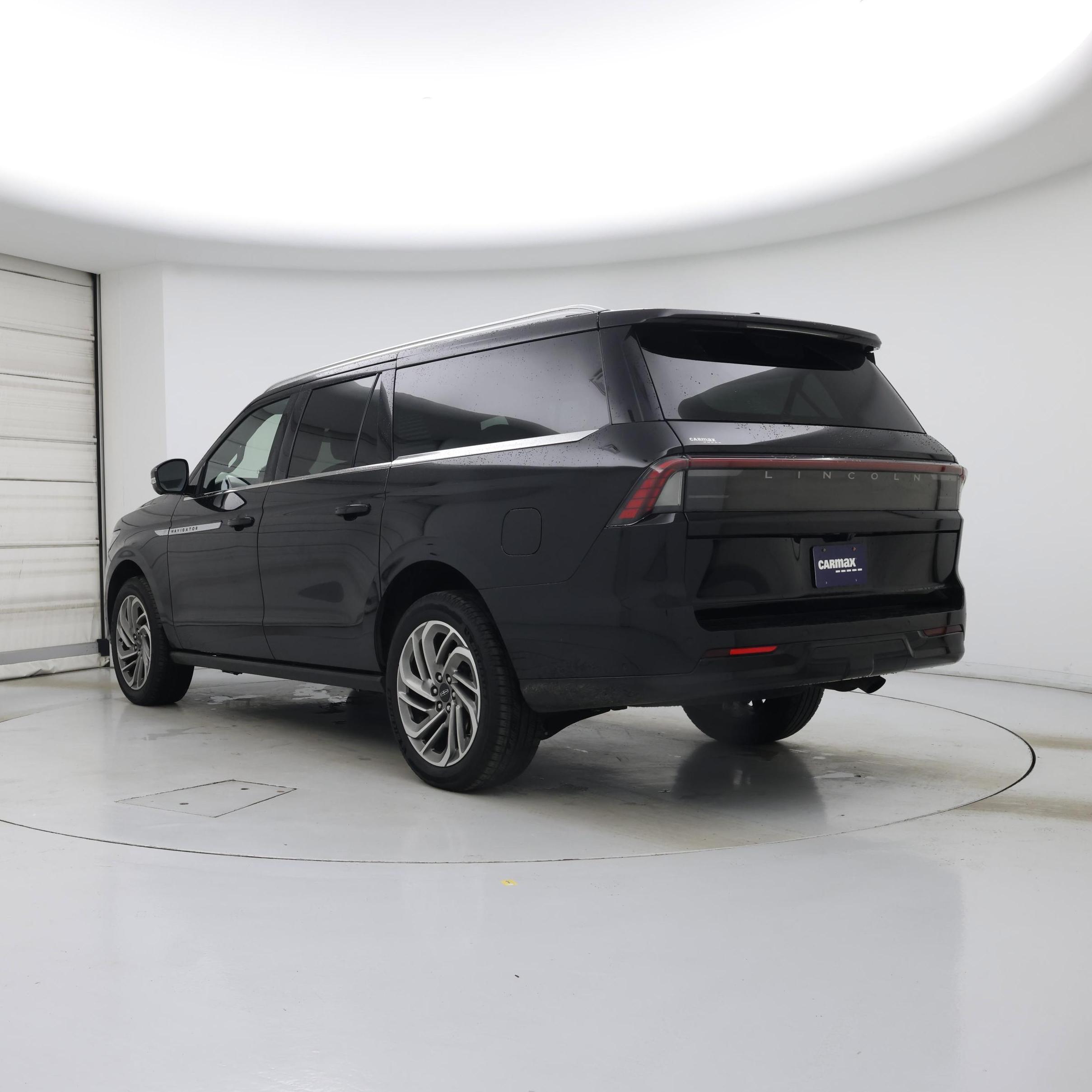 Thumbnail: 2025 Lincoln Navigator L - 2