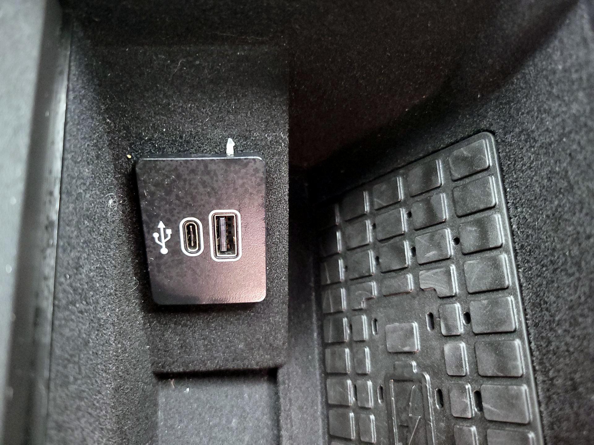 Thumbnail: 2025 Lincoln Navigator L - 19