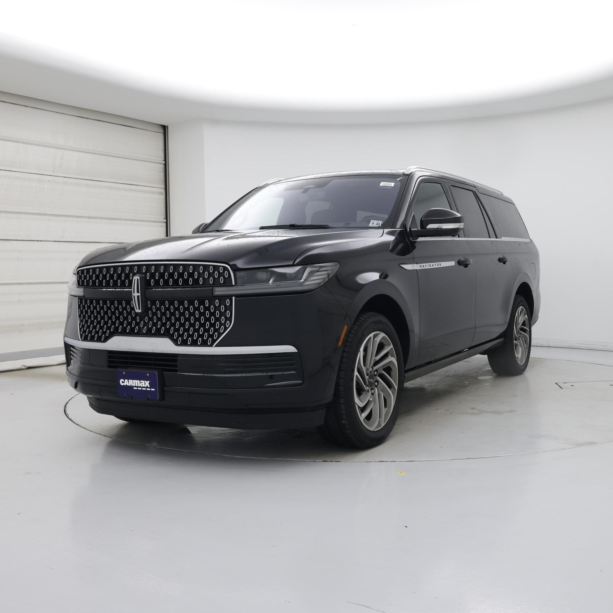 Thumbnail: 2025 Lincoln Navigator L - 4