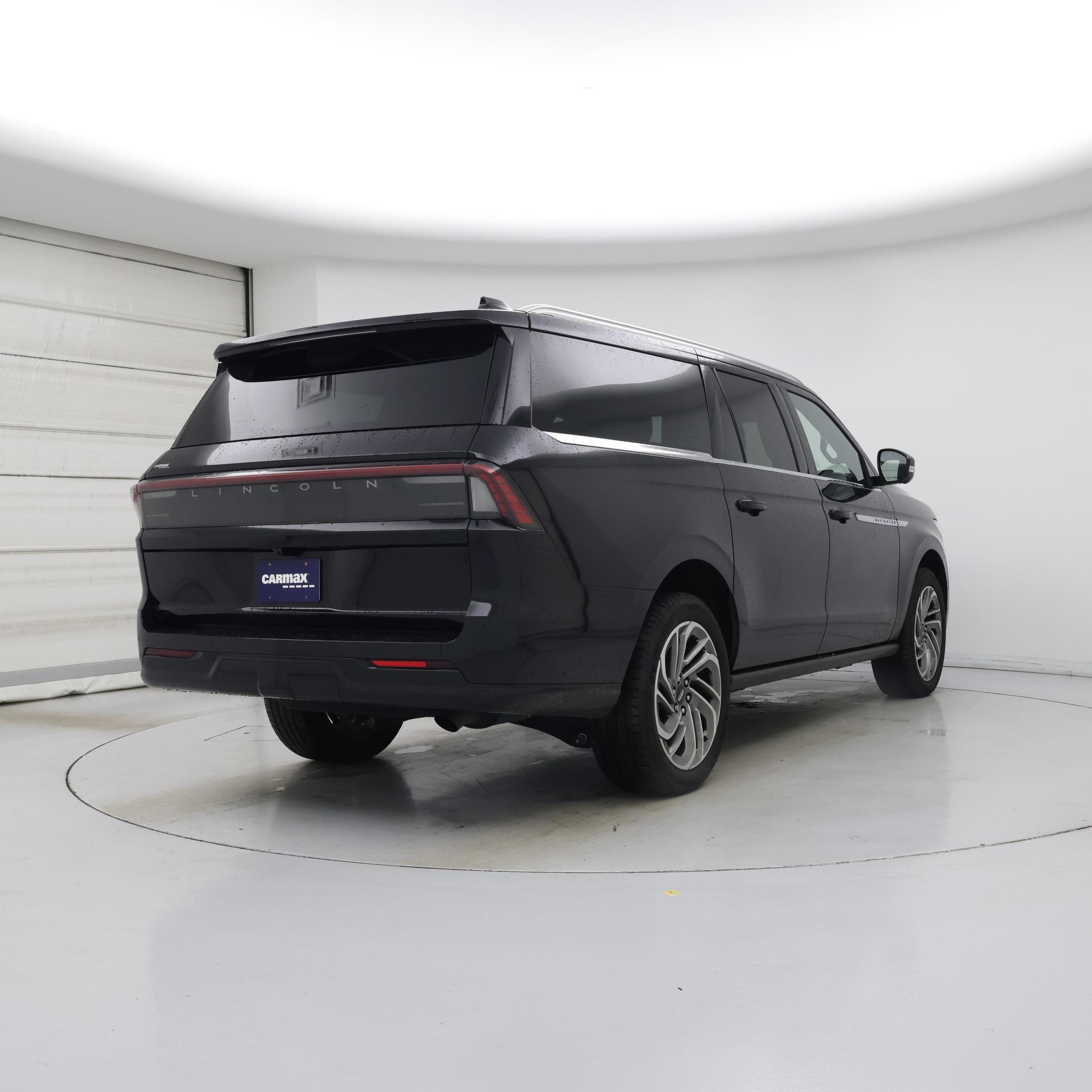 Thumbnail: 2025 Lincoln Navigator L - 8