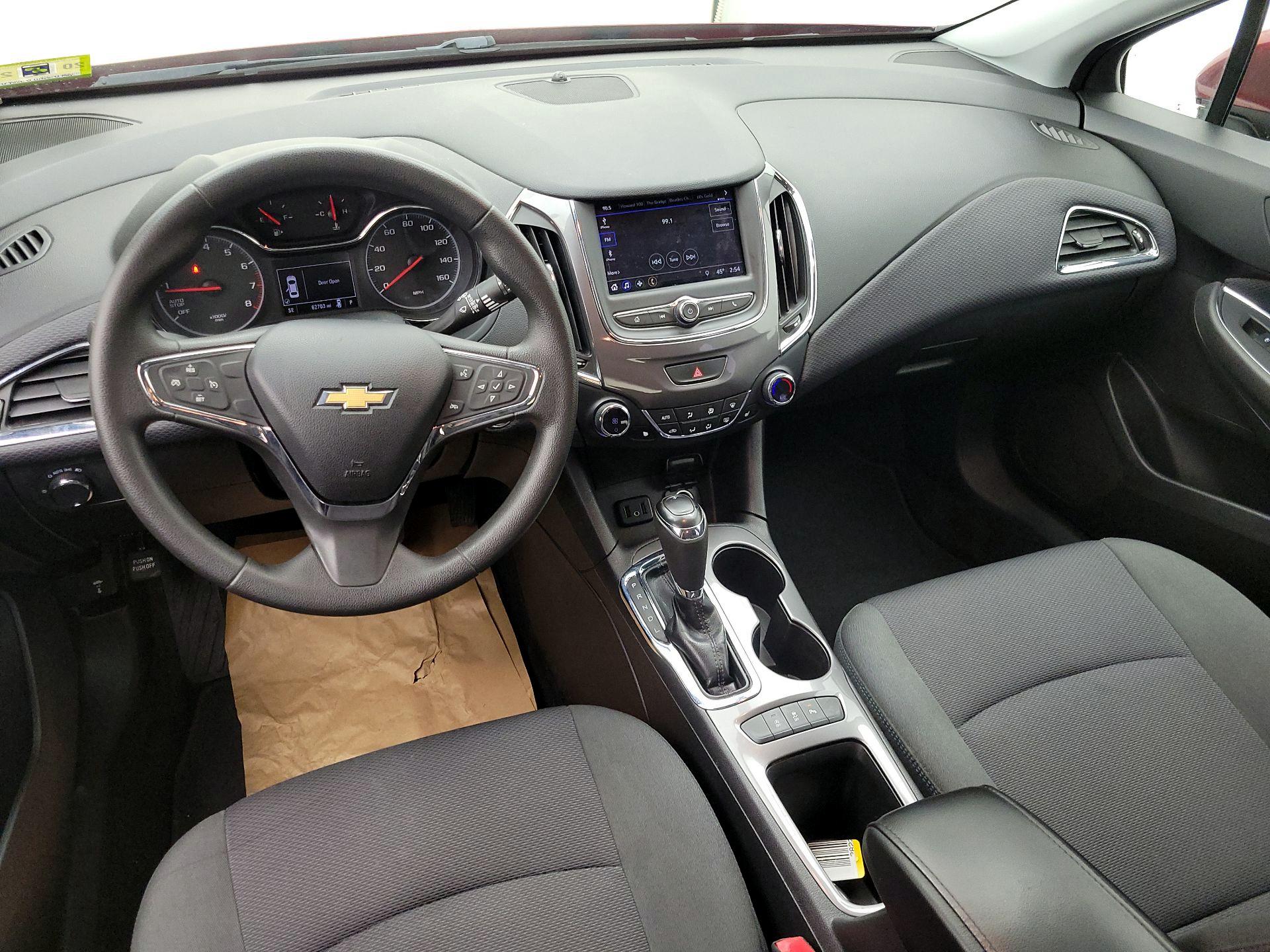 Thumbnail: 2019 Chevrolet Cruze - 9