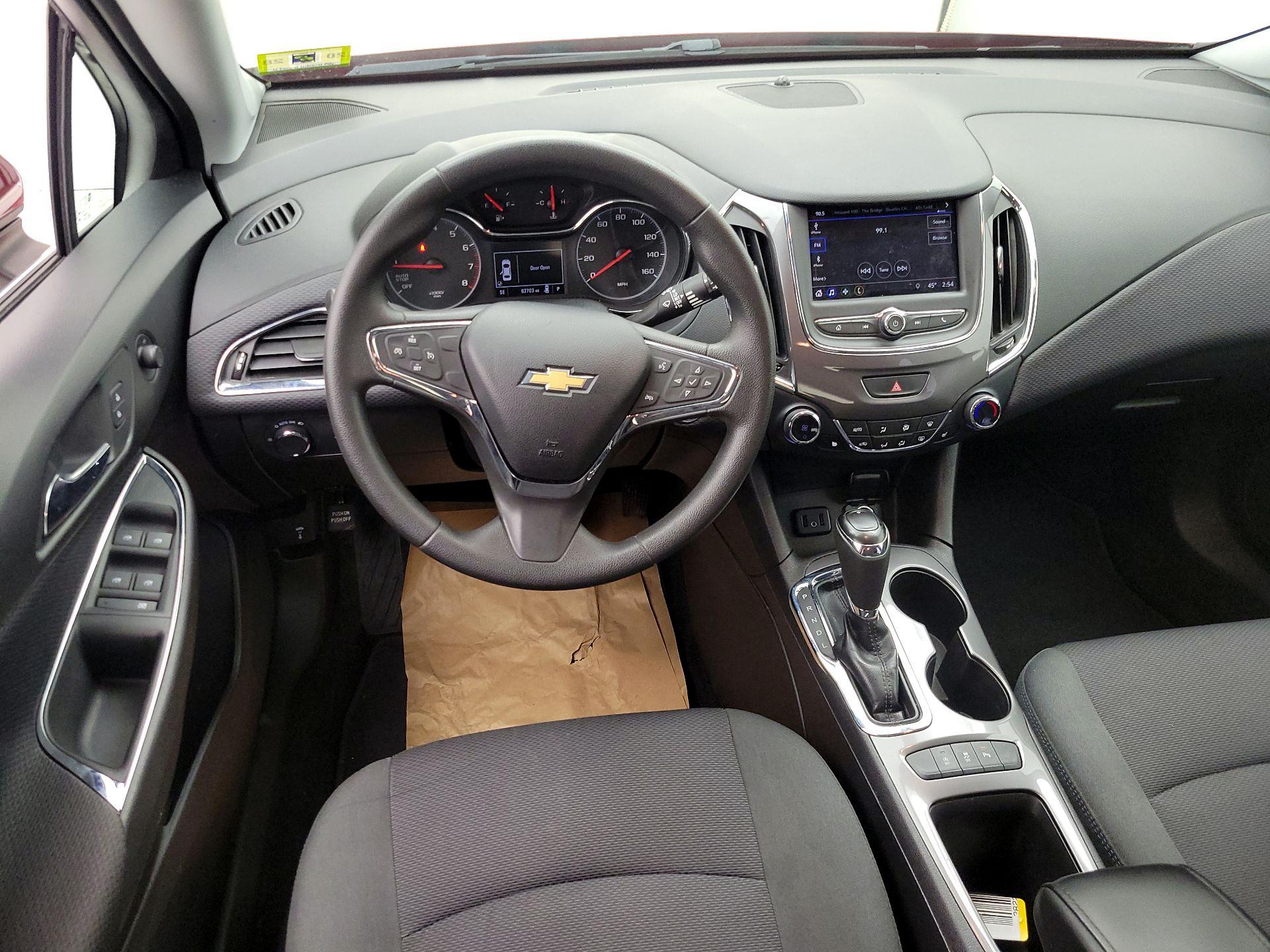 Thumbnail: 2019 Chevrolet Cruze - 10