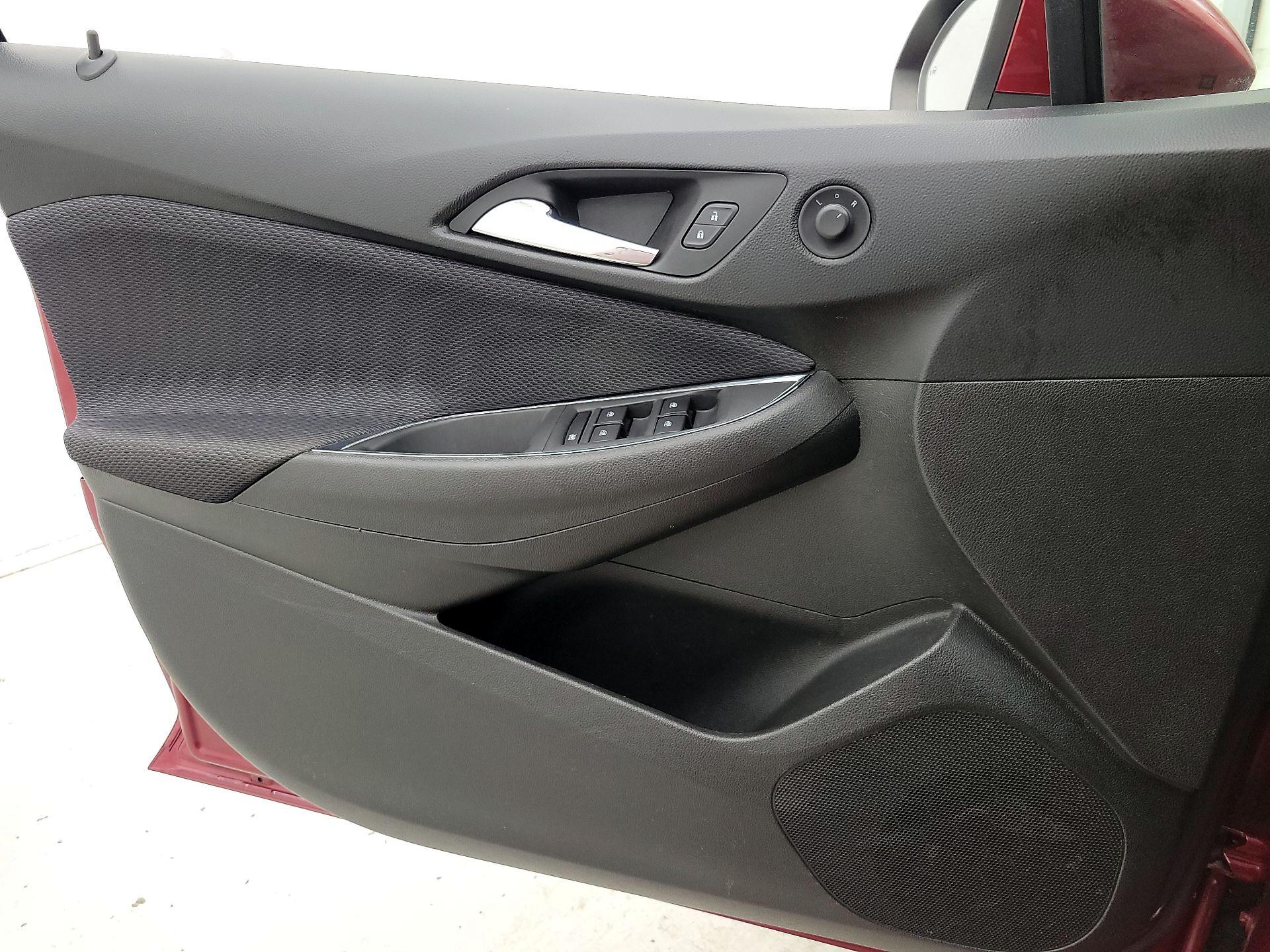 Thumbnail: 2019 Chevrolet Cruze - 12