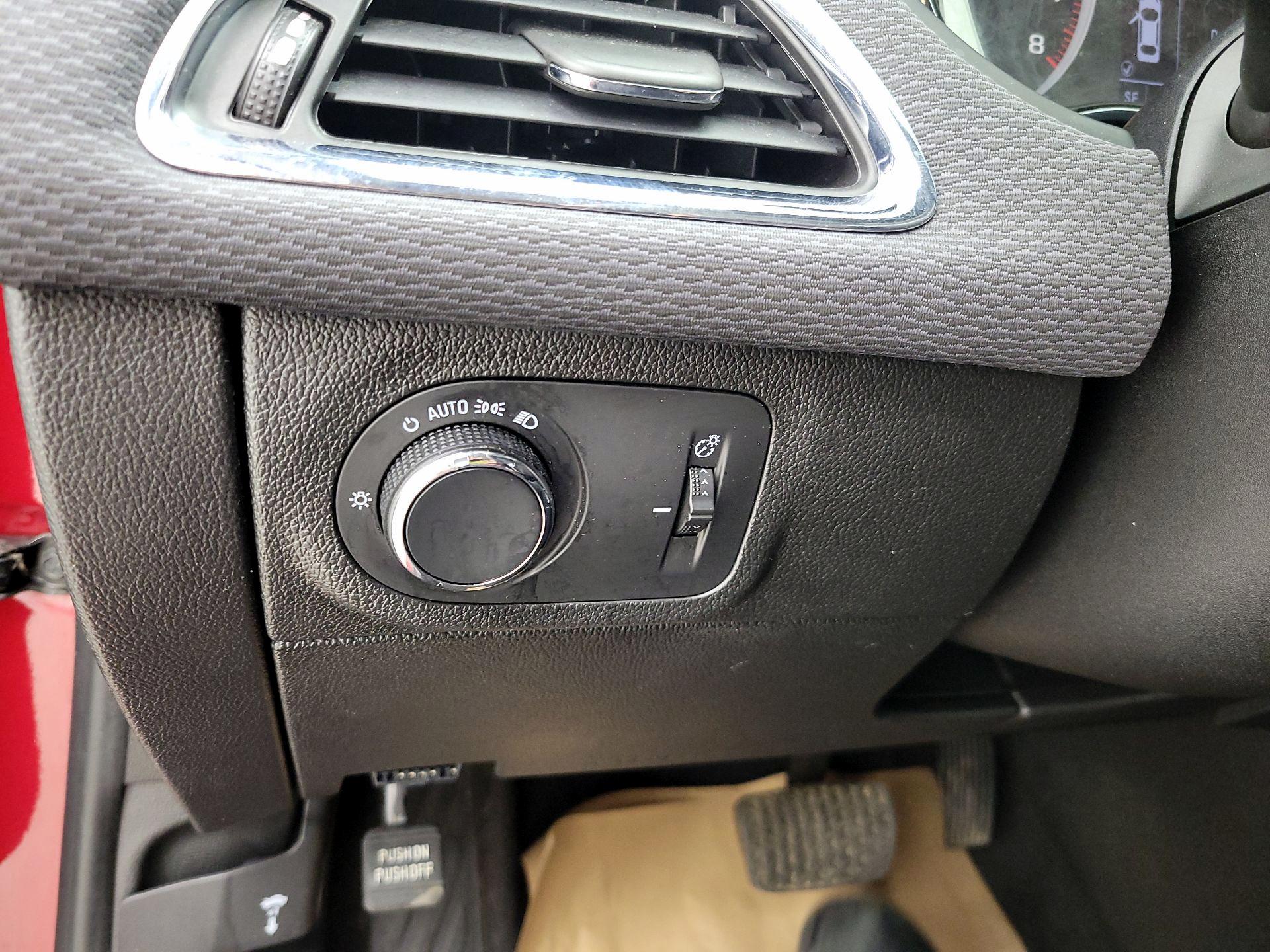 Thumbnail: 2019 Chevrolet Cruze - 13