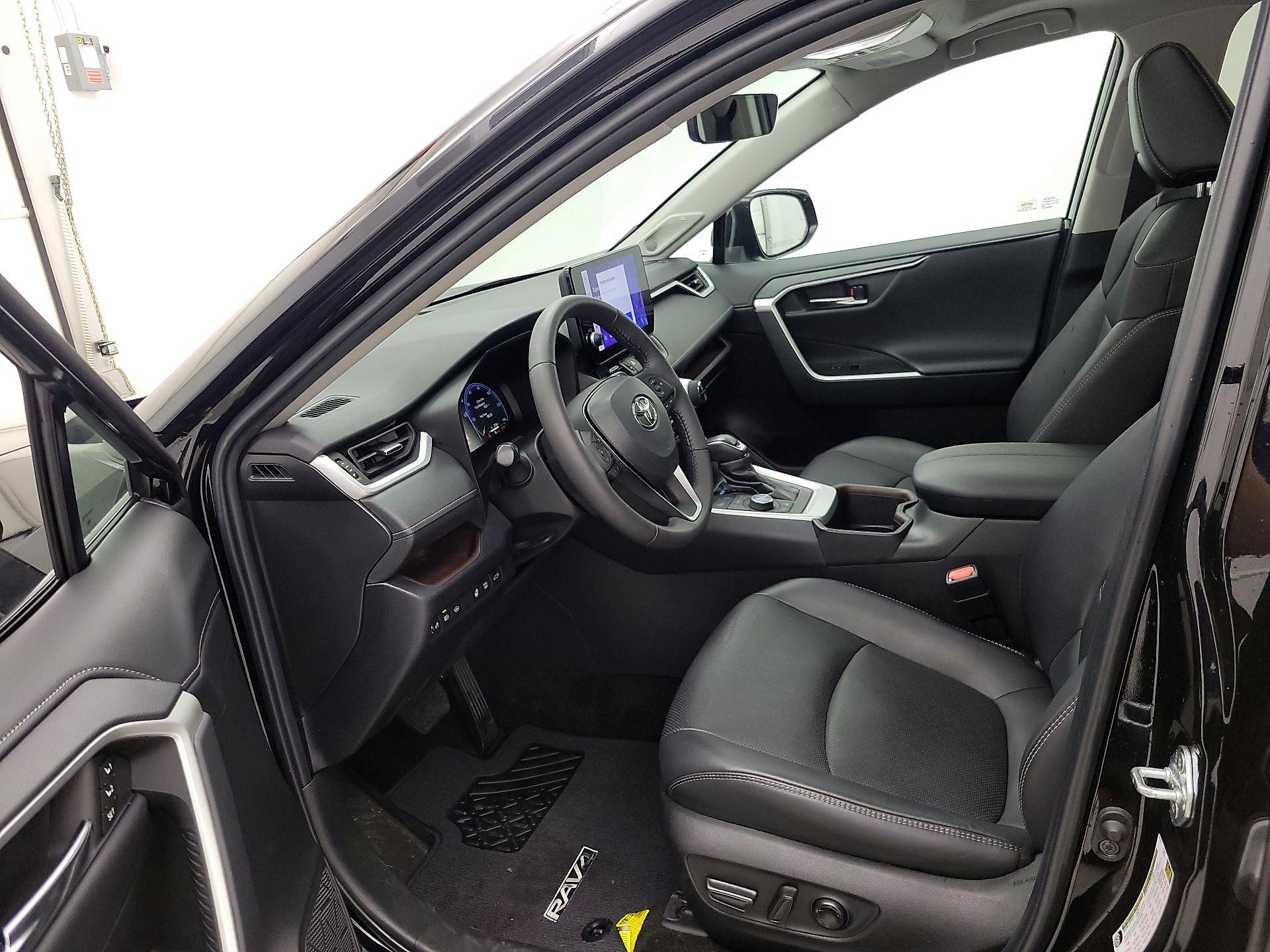 Thumbnail: 2023 Toyota RAV4 - 11