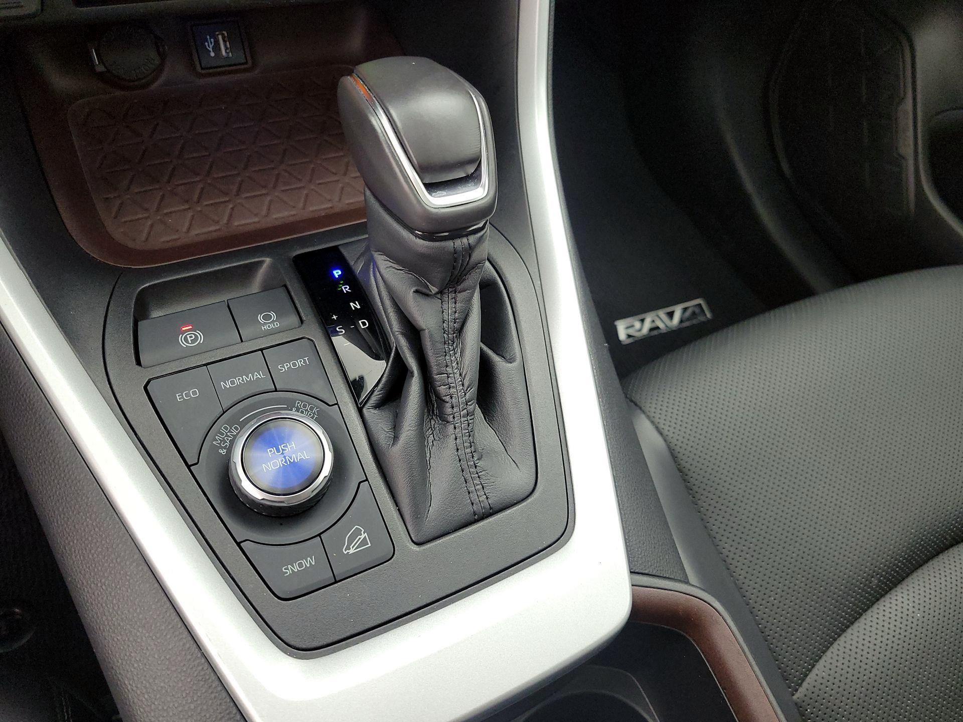 Thumbnail: 2023 Toyota RAV4 - 17