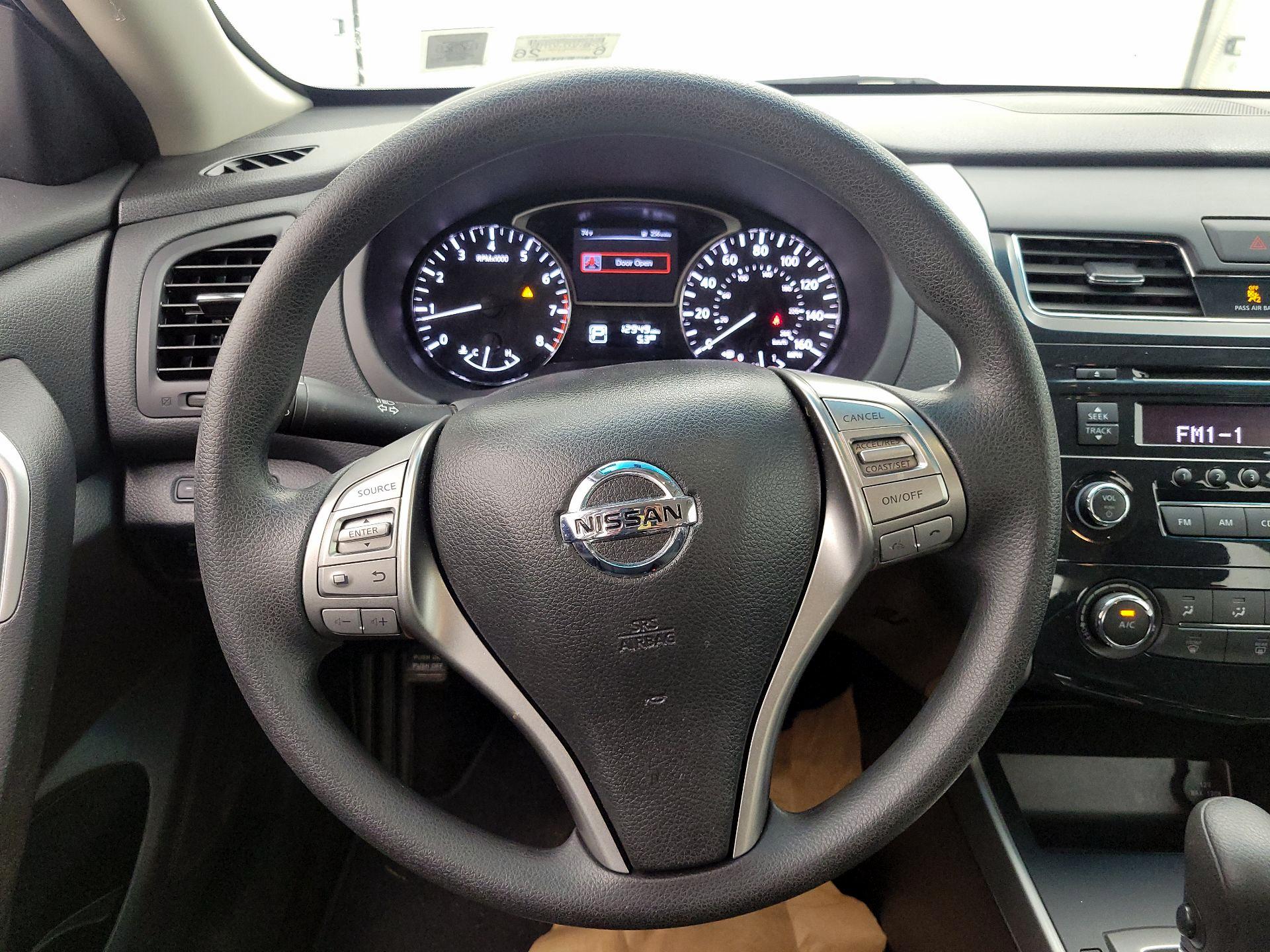 Thumbnail: 2015 Nissan Altima - 10