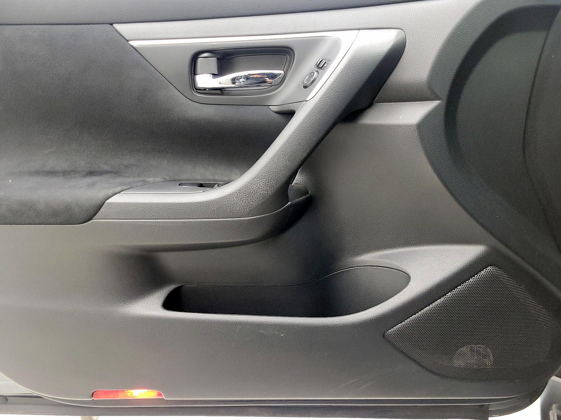 Thumbnail: 2015 Nissan Altima - 12