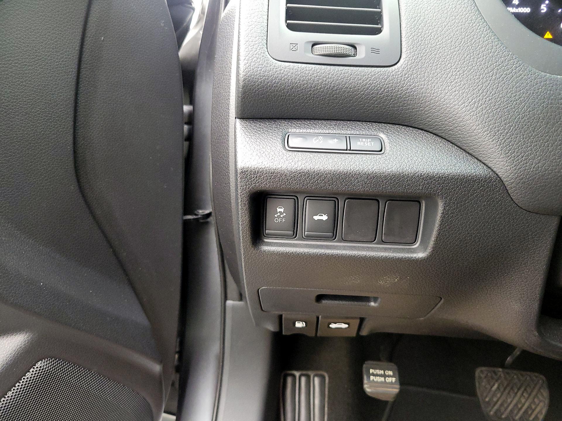 Thumbnail: 2015 Nissan Altima - 13