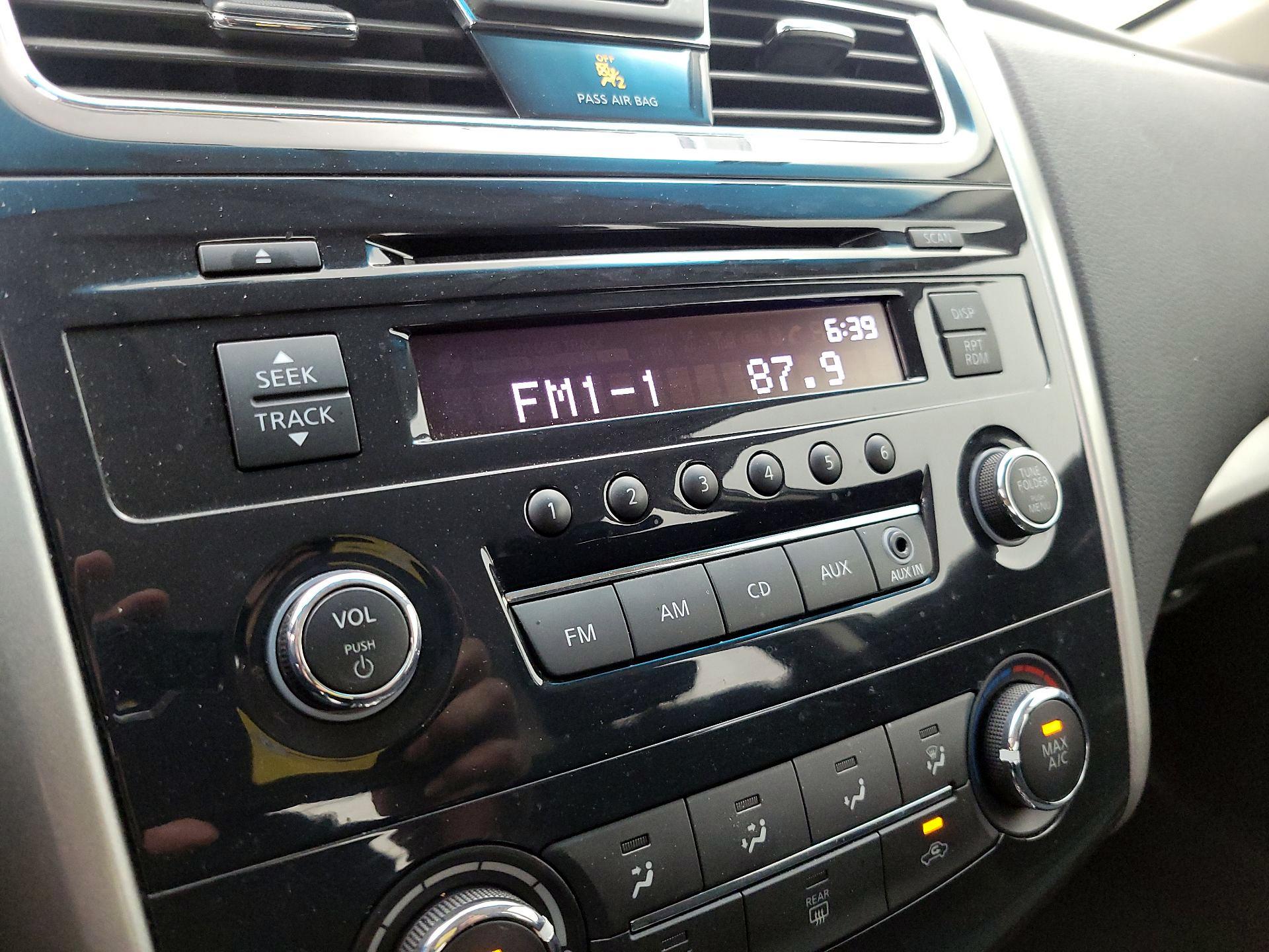 Thumbnail: 2015 Nissan Altima - 14