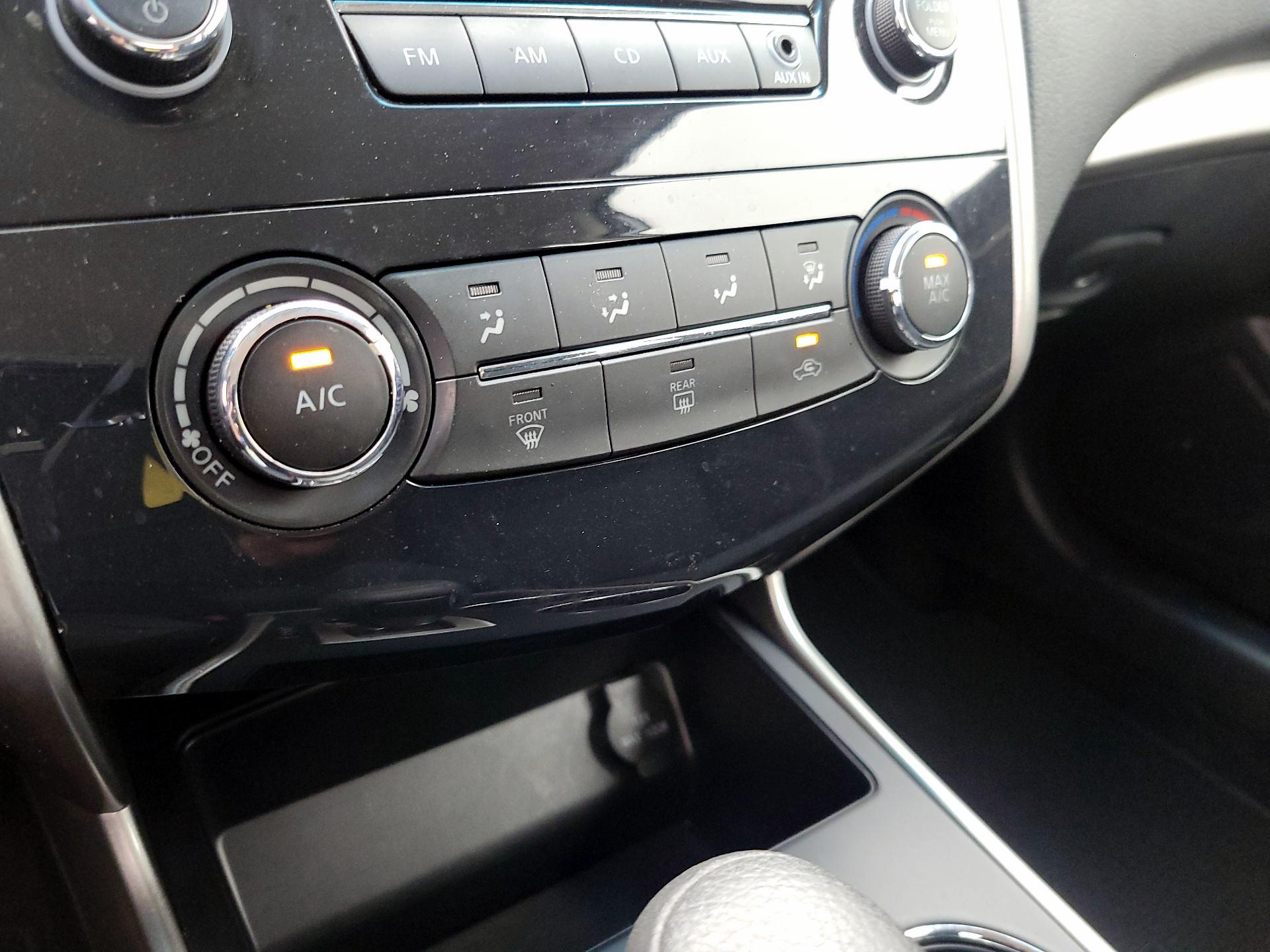 Thumbnail: 2015 Nissan Altima - 15