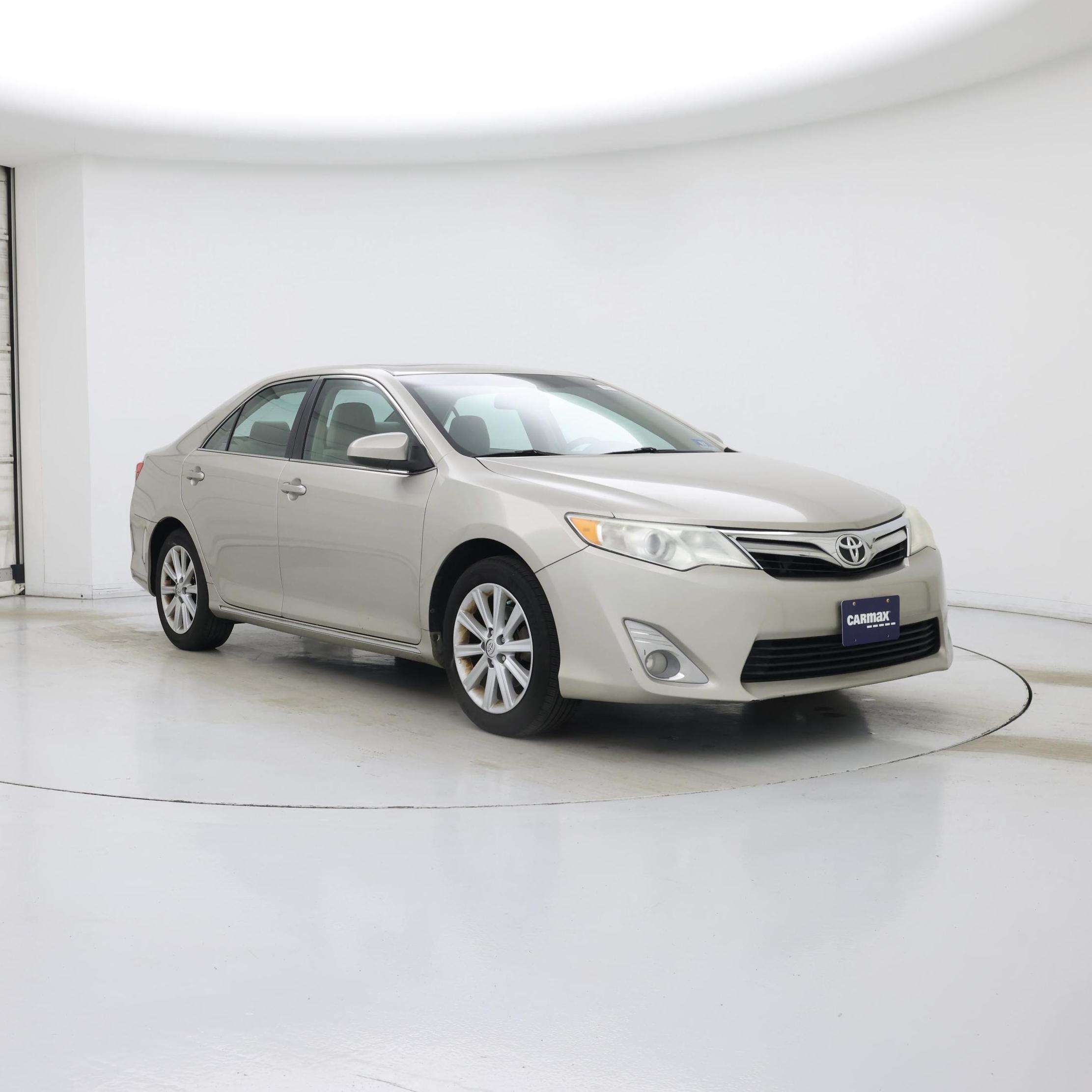 Gold 2014 Toyota Camry Sedan Front-Wheel Drive Automatic