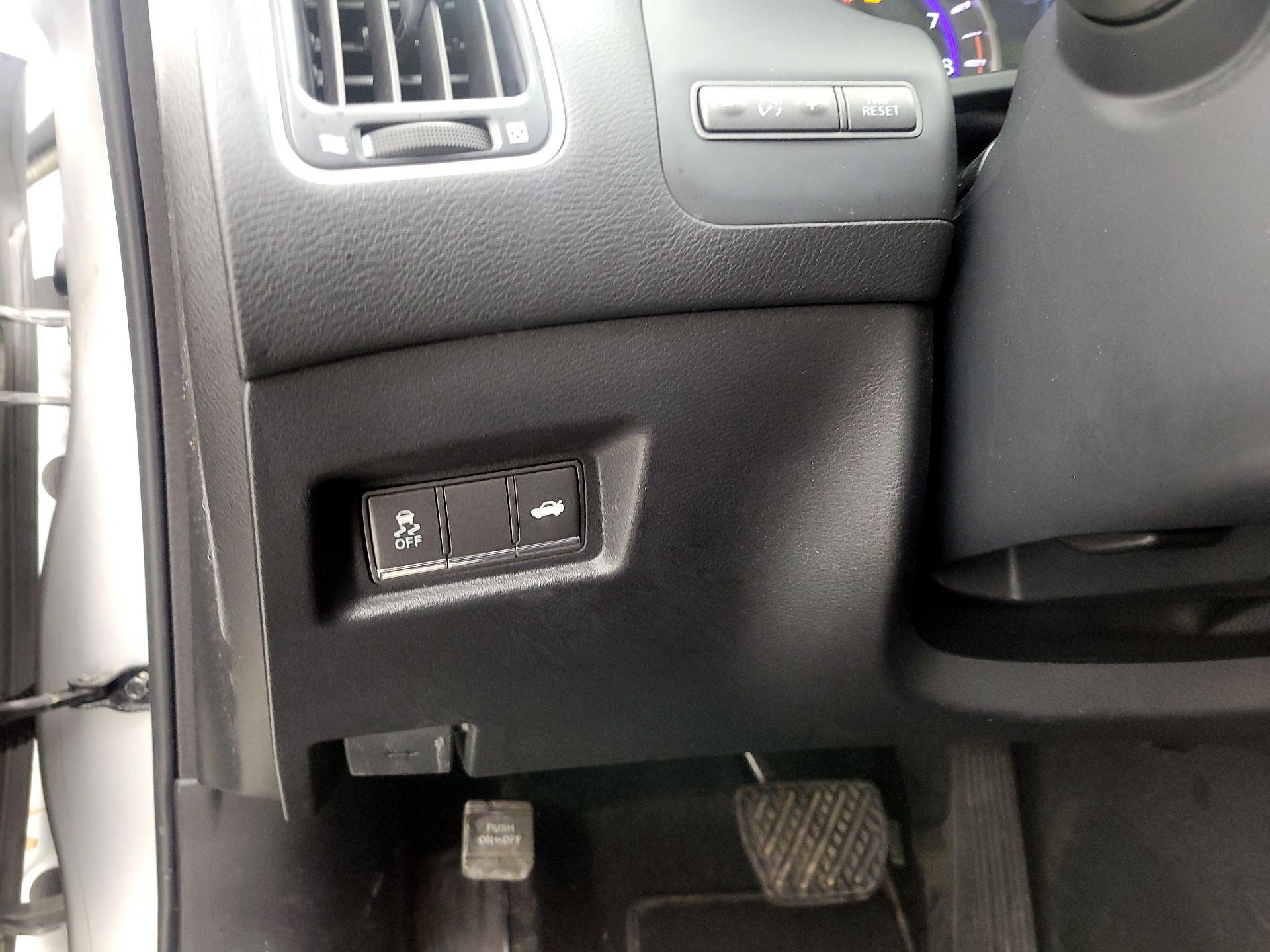 Thumbnail: 2014 INFINITI Q50 - 13