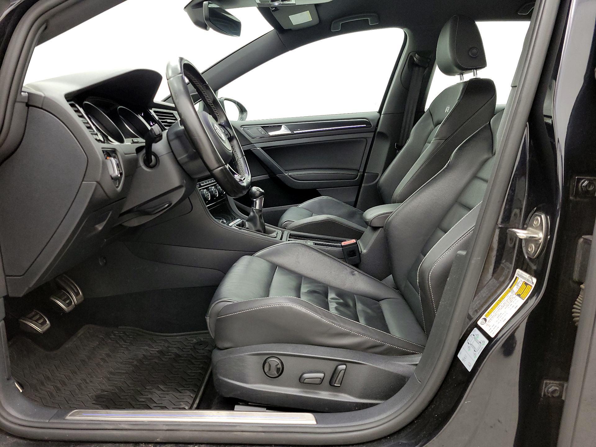 Thumbnail: 2017 Volkswagen Golf - 11