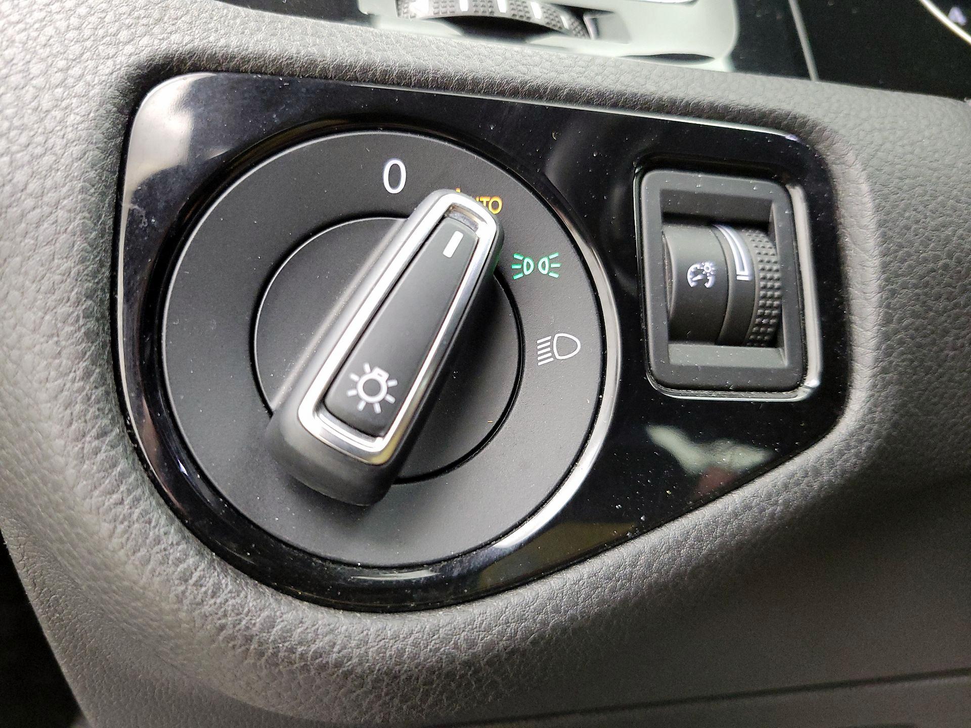 Thumbnail: 2017 Volkswagen Golf - 13