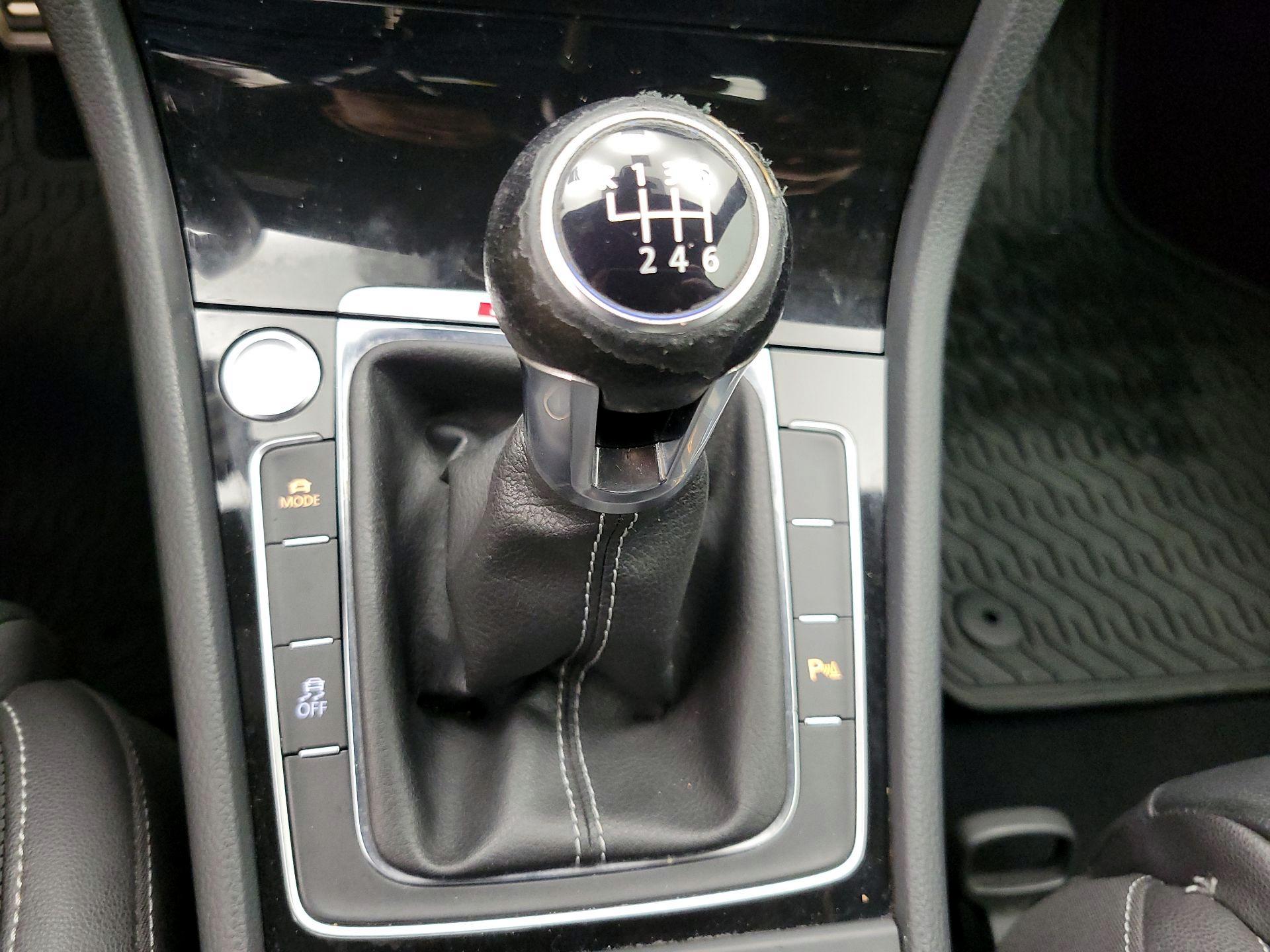 Thumbnail: 2017 Volkswagen Golf - 18