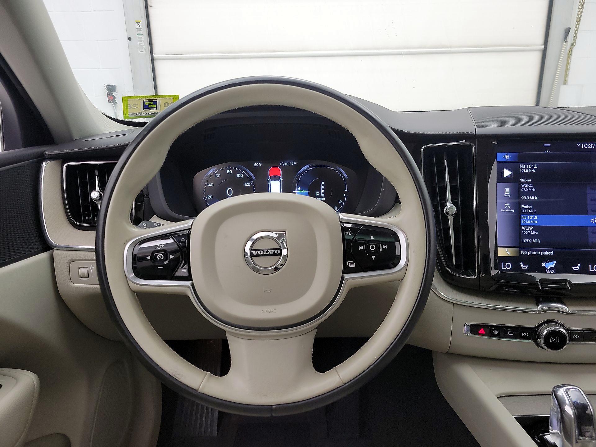 Thumbnail: 2018 Volvo XC60 - 10