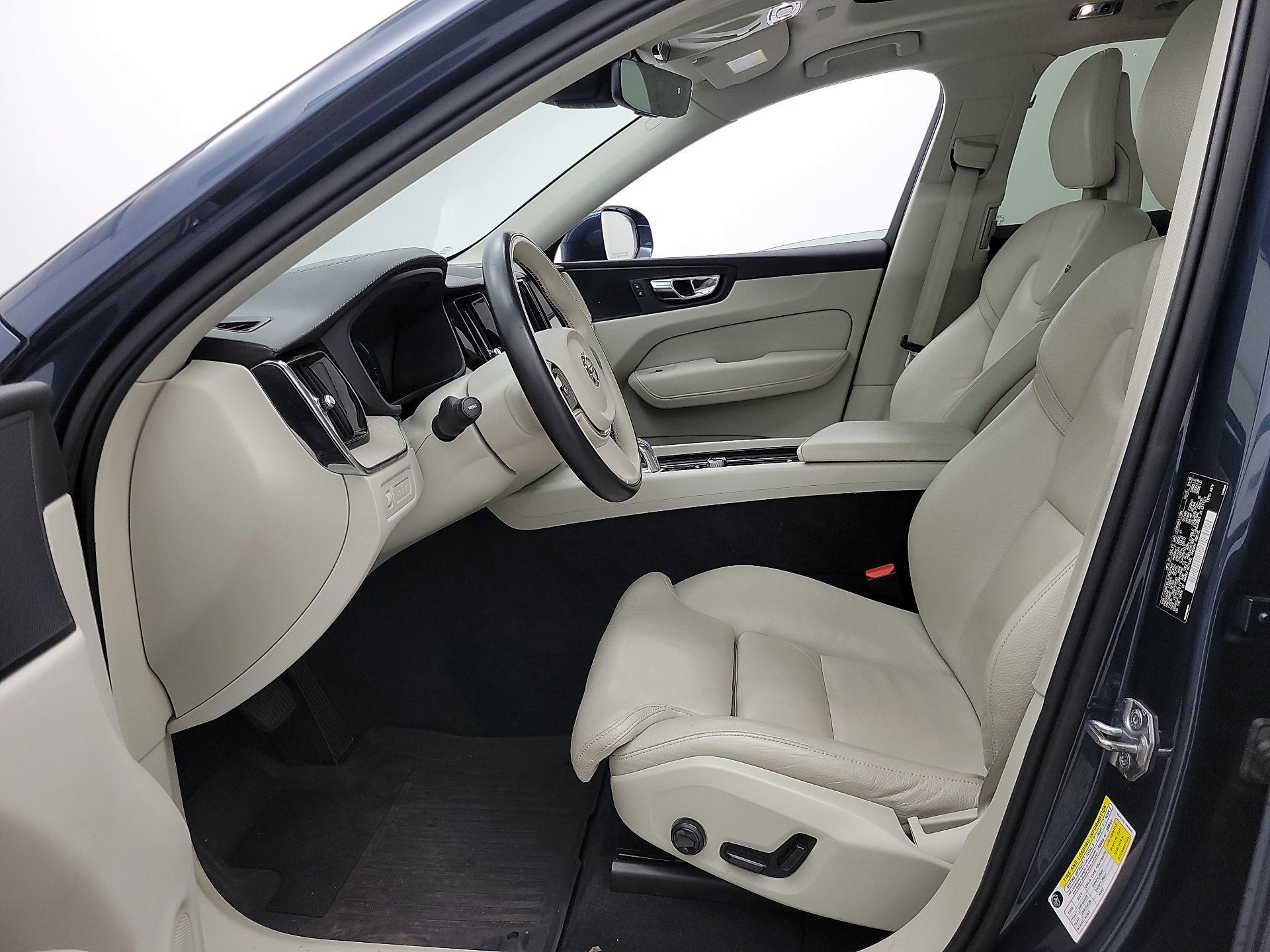 Thumbnail: 2018 Volvo XC60 - 11