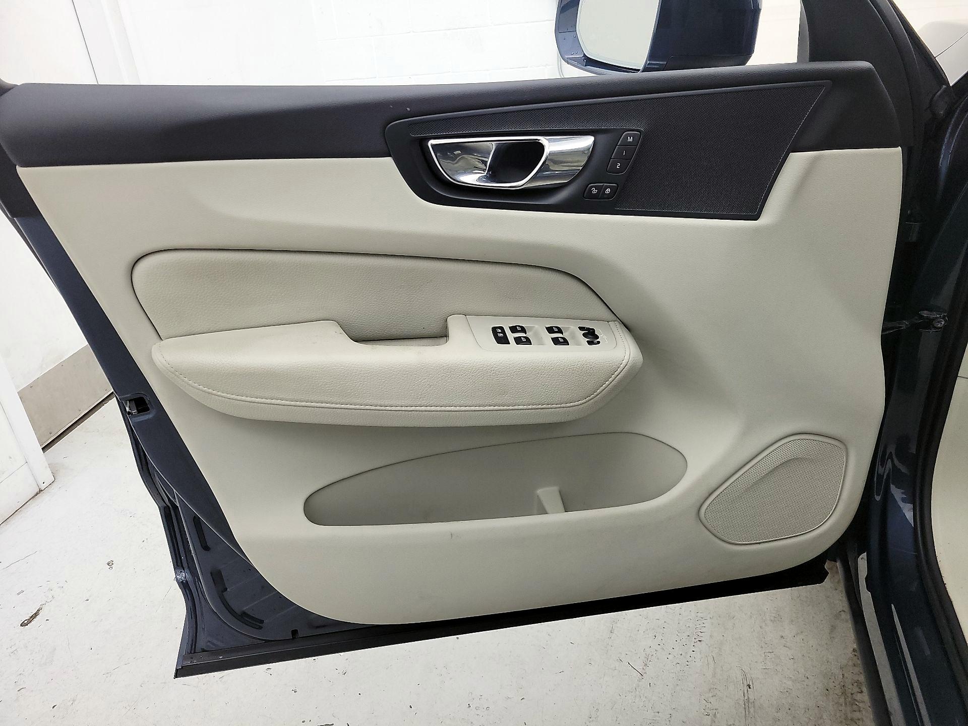 Thumbnail: 2018 Volvo XC60 - 12