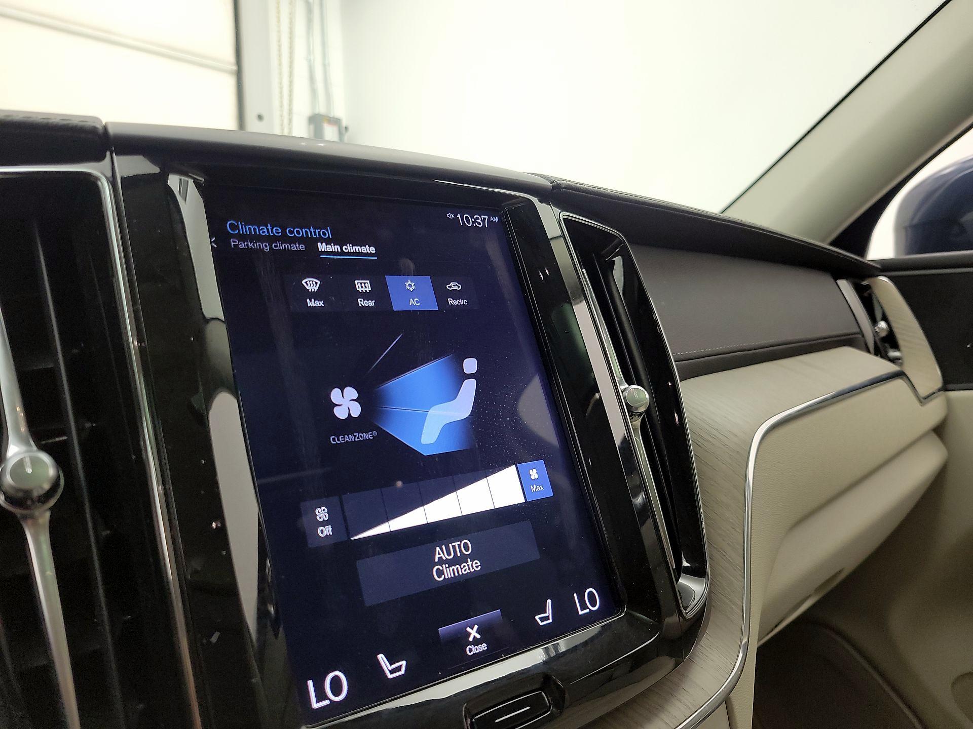 Thumbnail: 2018 Volvo XC60 - 15