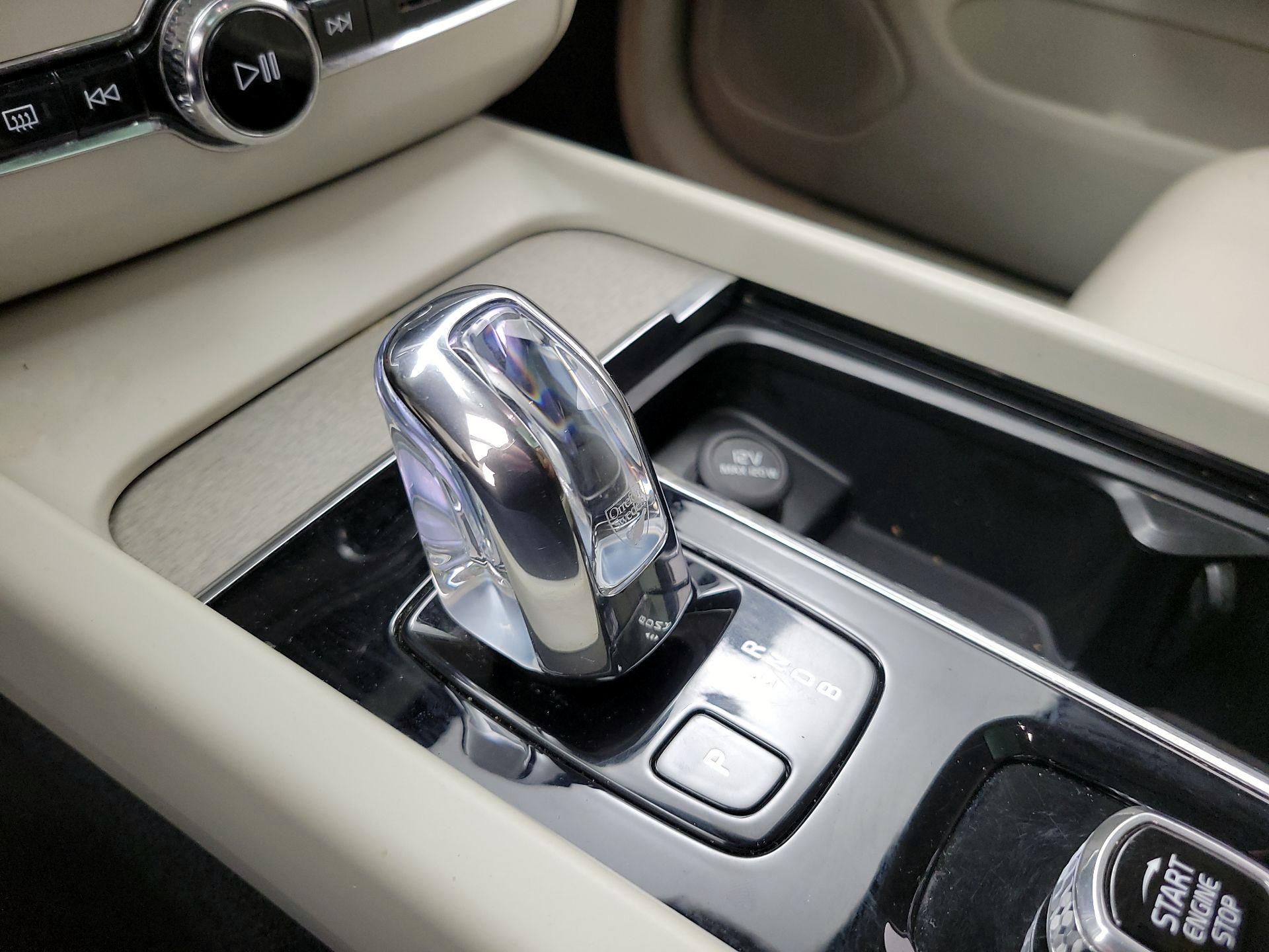 Thumbnail: 2018 Volvo XC60 - 16