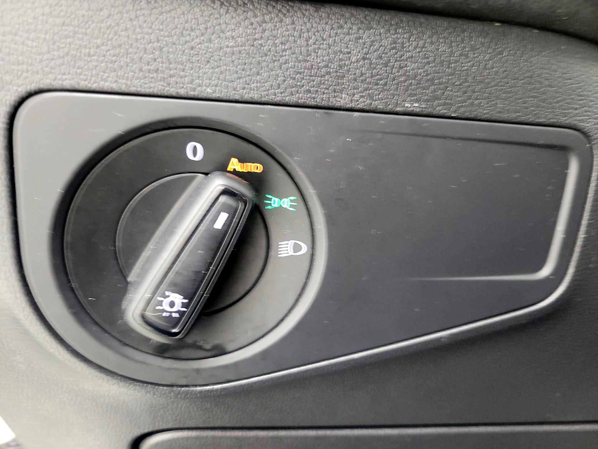 Thumbnail: 2020 Volkswagen Tiguan - 13