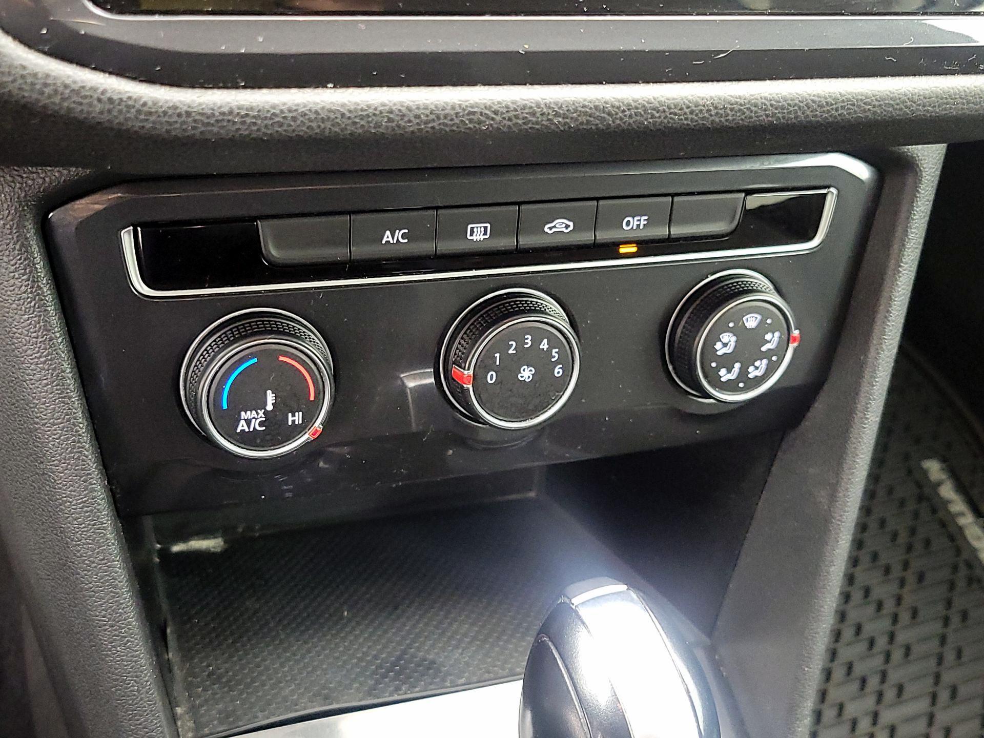 Thumbnail: 2020 Volkswagen Tiguan - 16