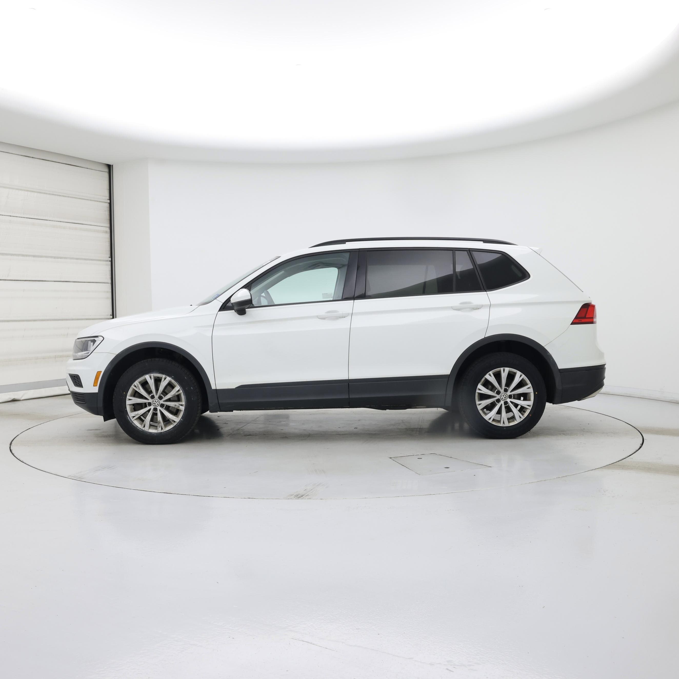 Thumbnail: 2020 Volkswagen Tiguan - 3