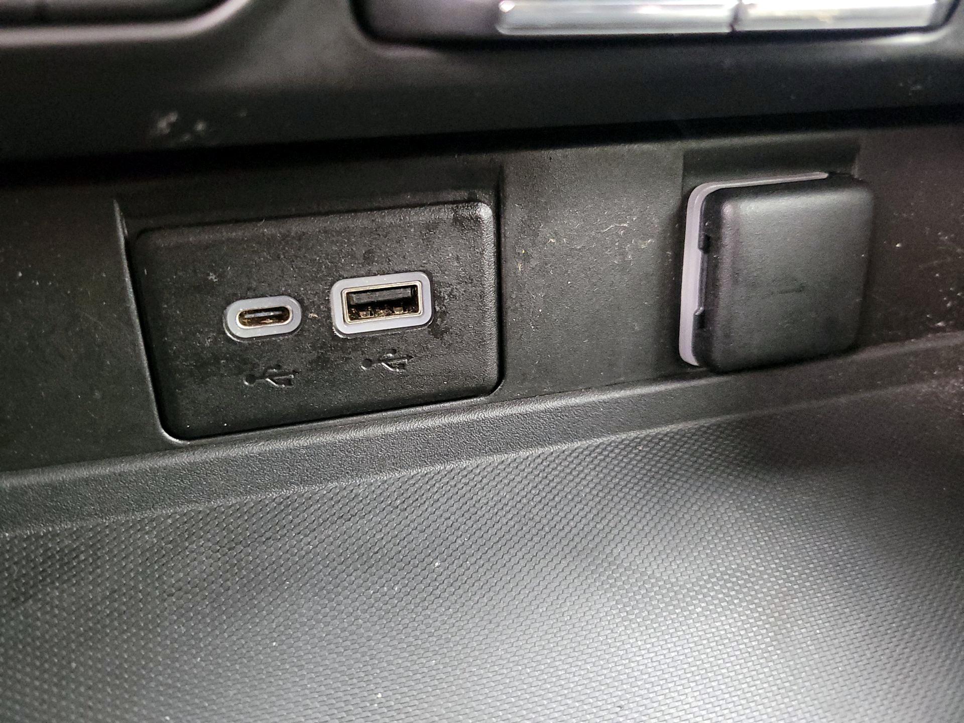 Thumbnail: 2023 Chevrolet Tahoe - 19