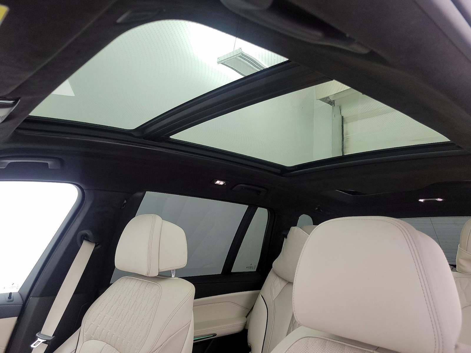 Panoramic Sunroof & Skylight(s)