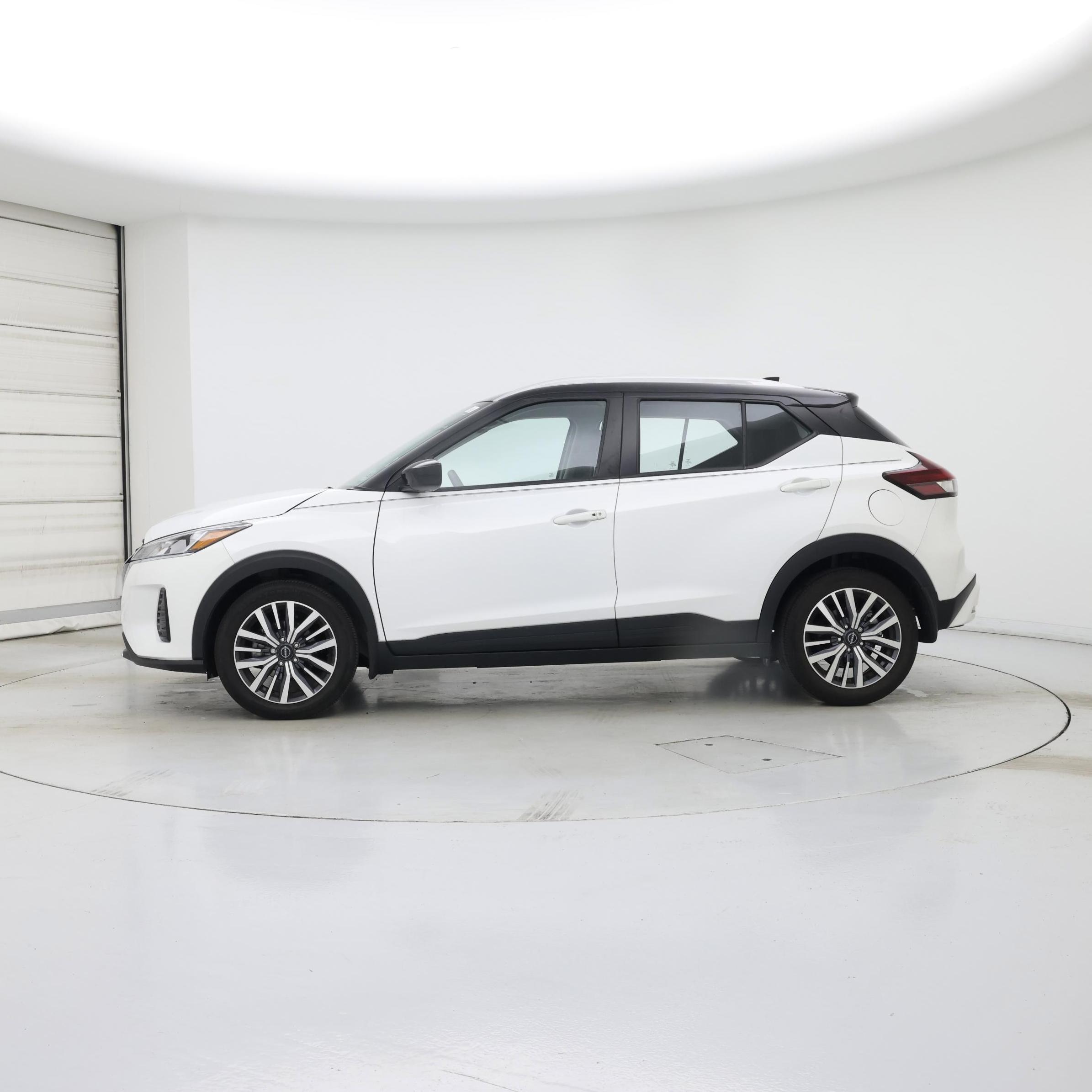 Thumbnail: 2023 Nissan Kicks - 3