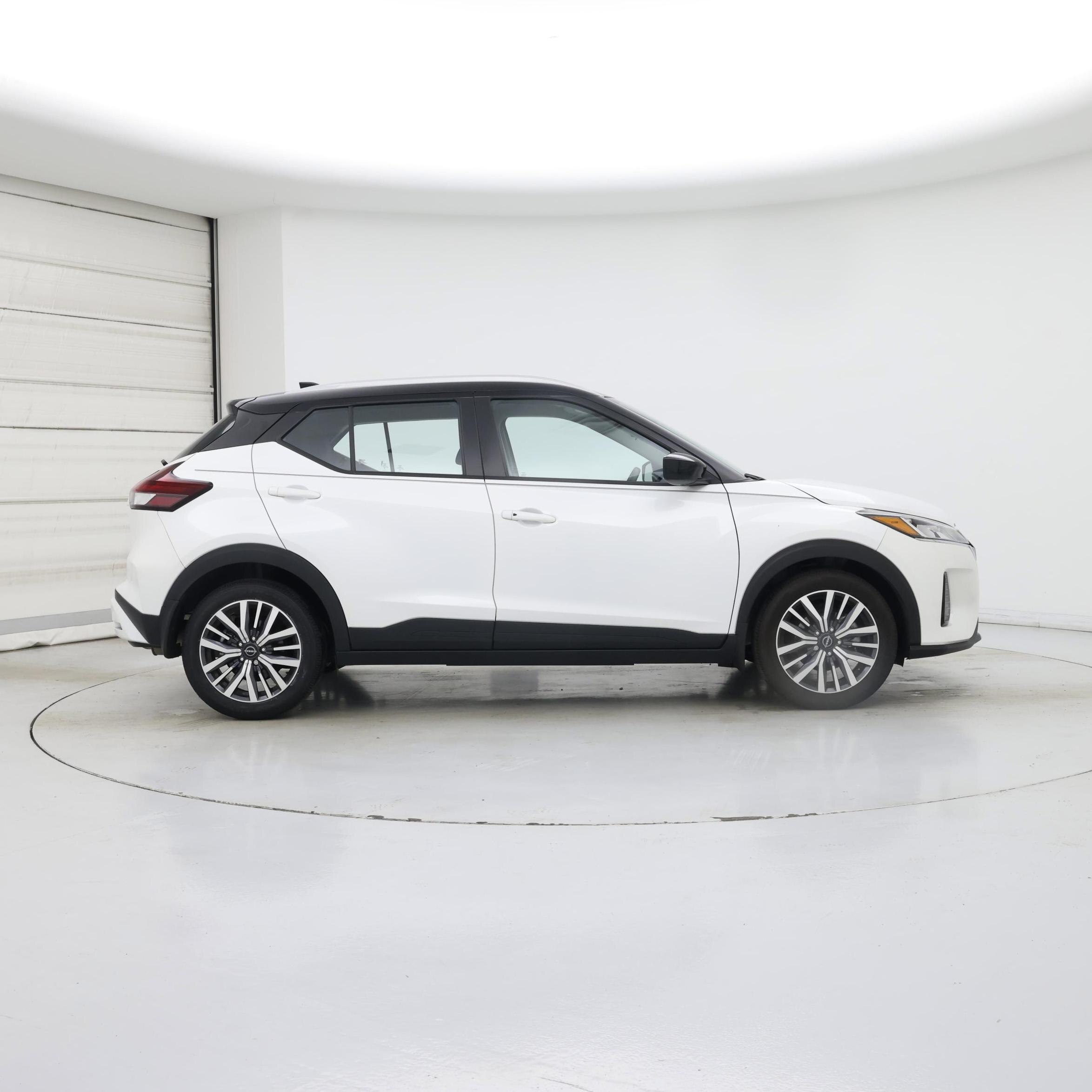 Thumbnail: 2023 Nissan Kicks - 7