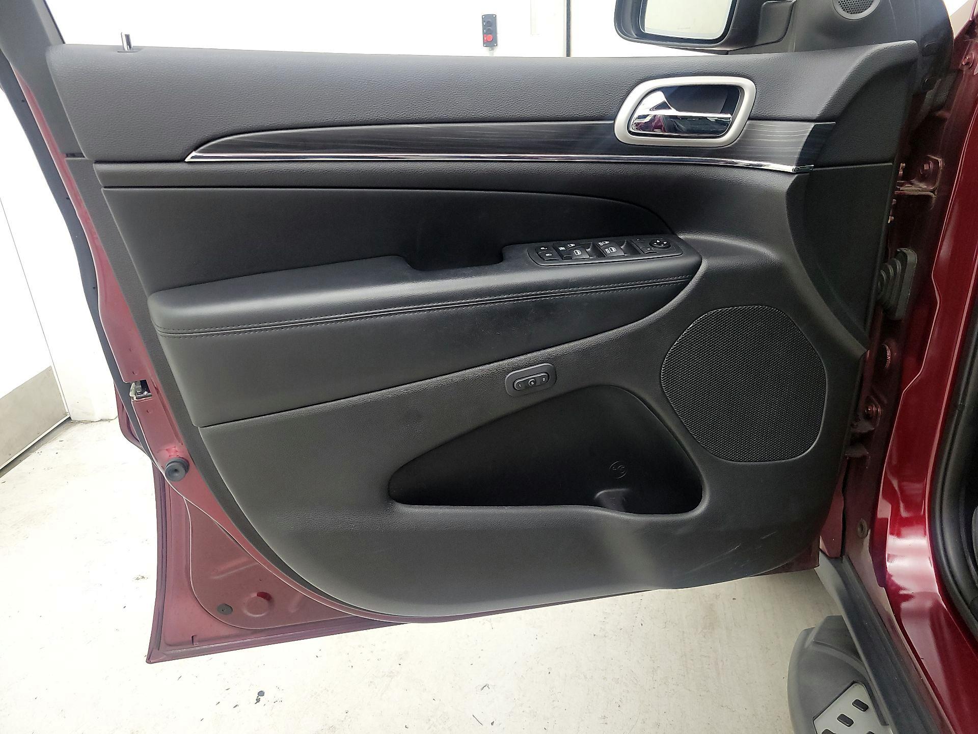 Thumbnail: 2020 Jeep Grand Cherokee - 12