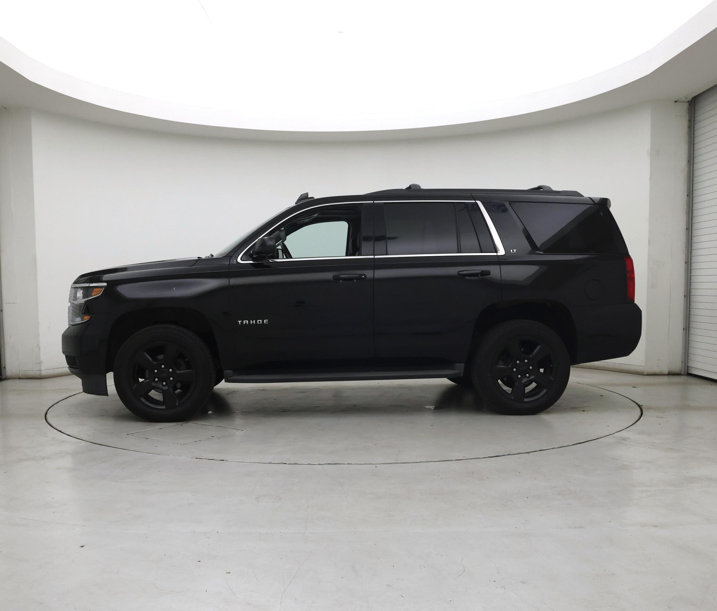 Thumbnail: 2017 Chevrolet Tahoe - 3